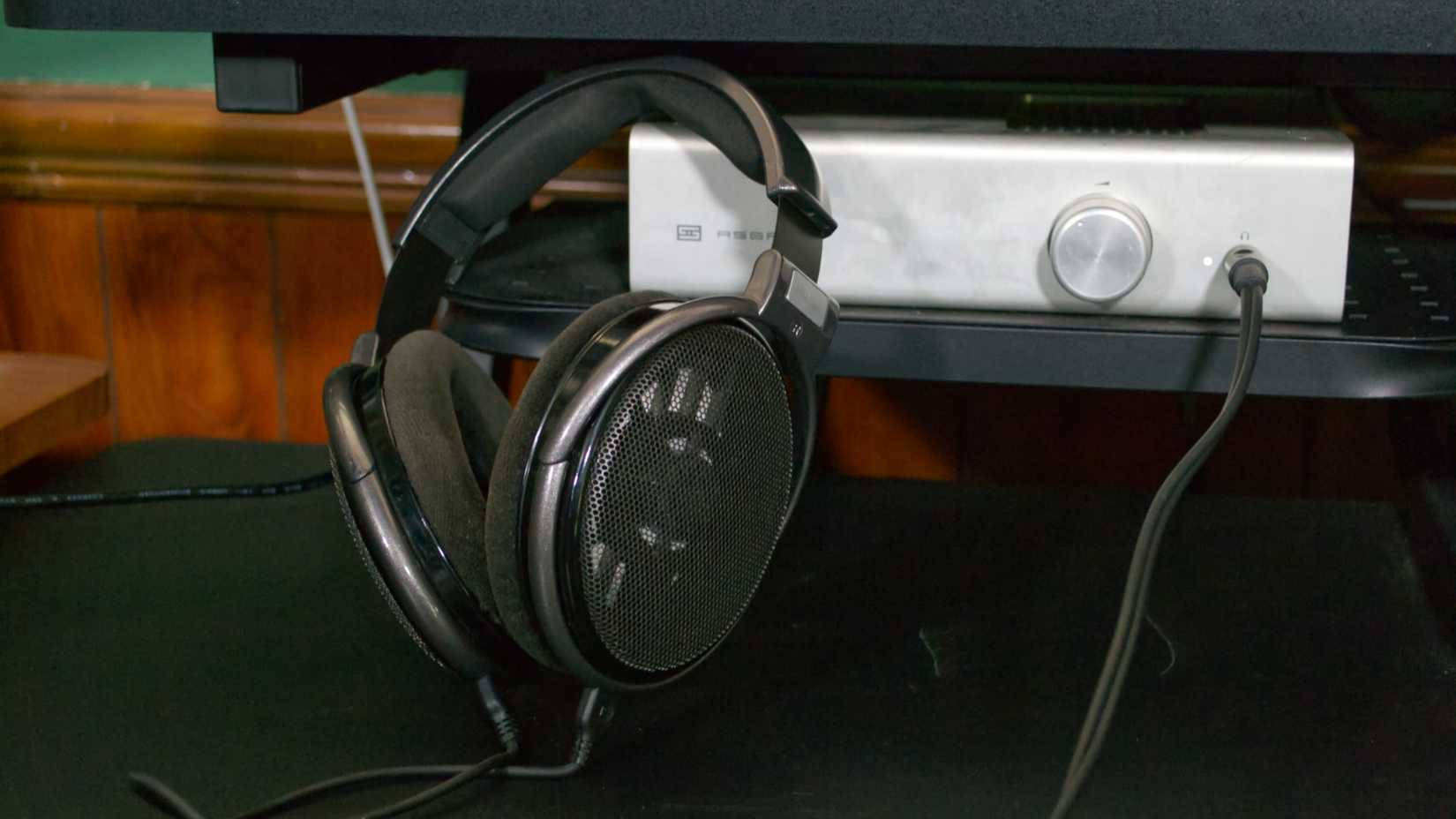 Sennheiser HD650 with headphone amp.