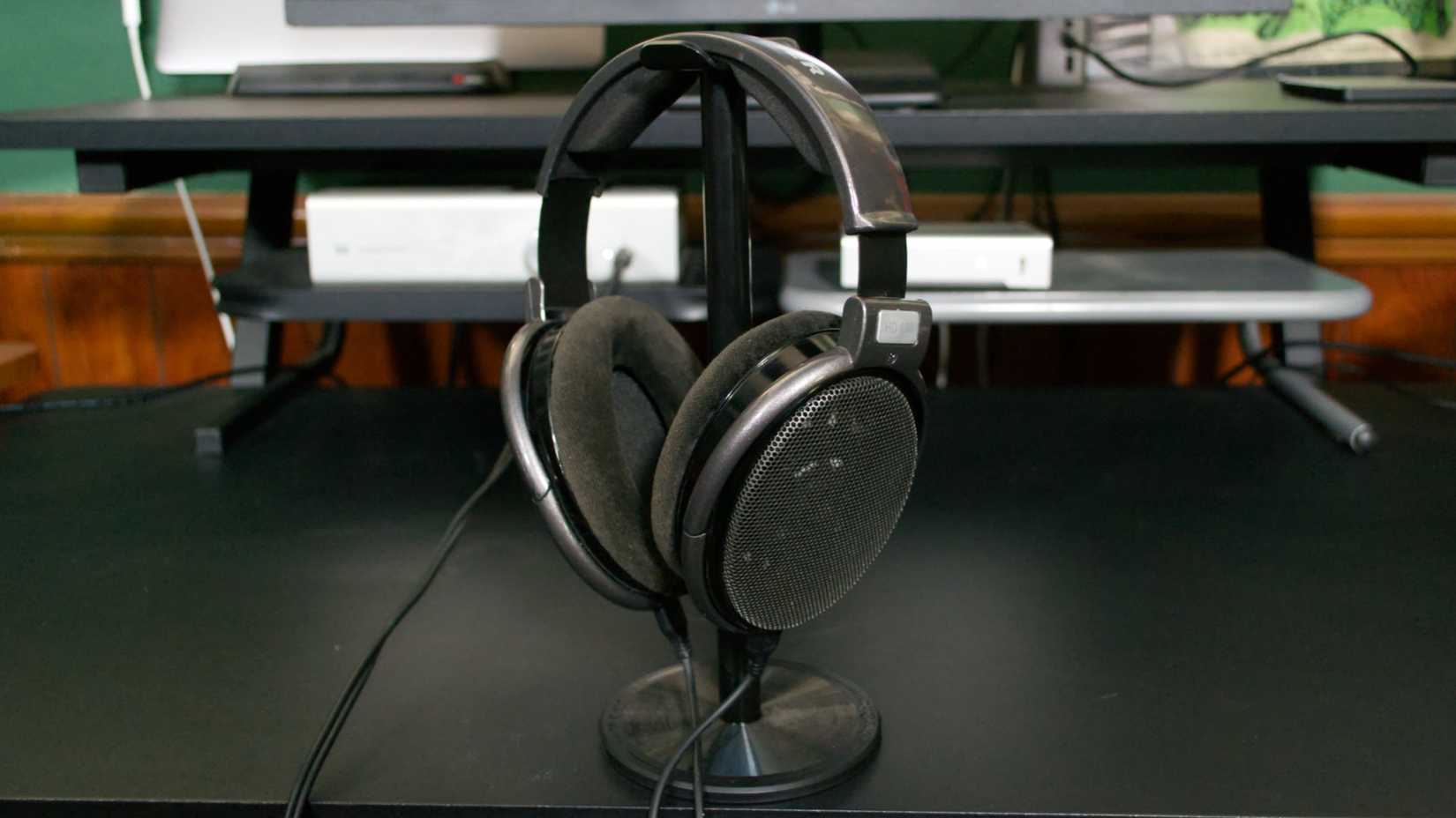 Sennheiser HD650 front view.