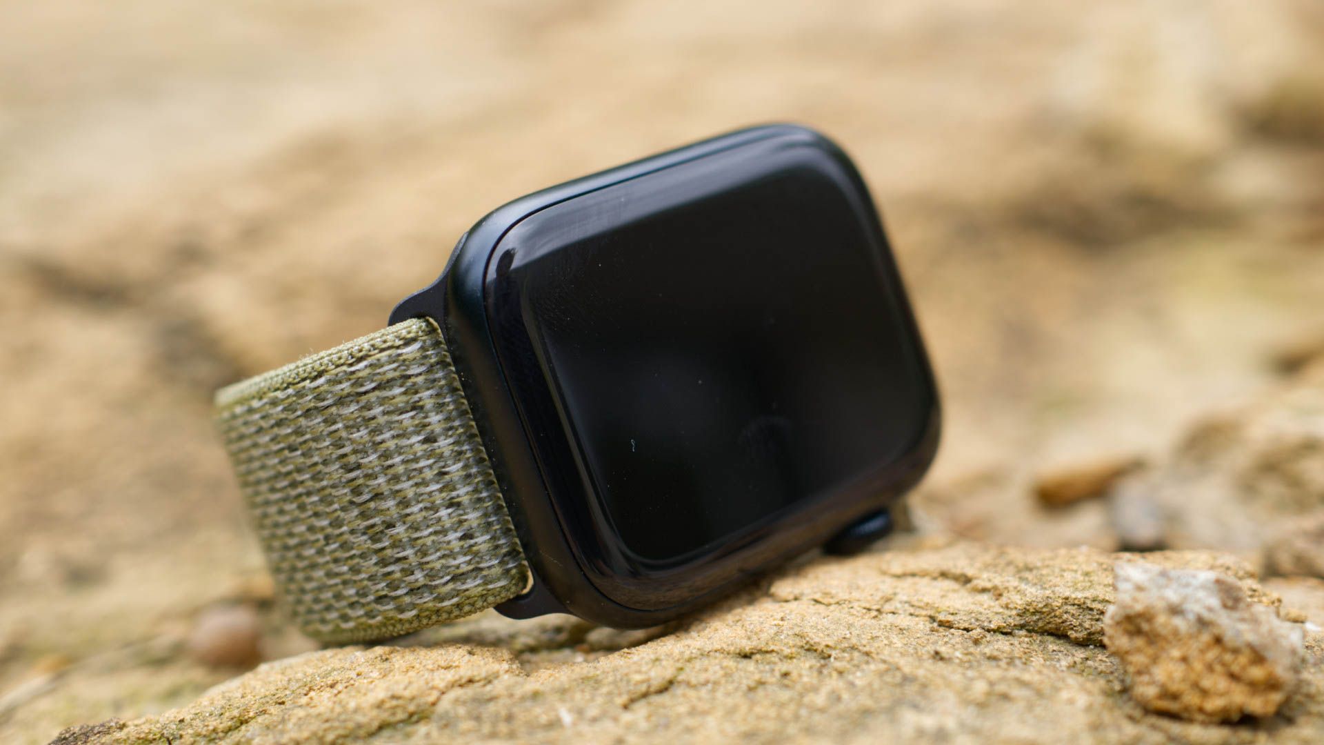 Apple Watch Series 8 aluminum 45mm with Sequoia Nike Sport Loop