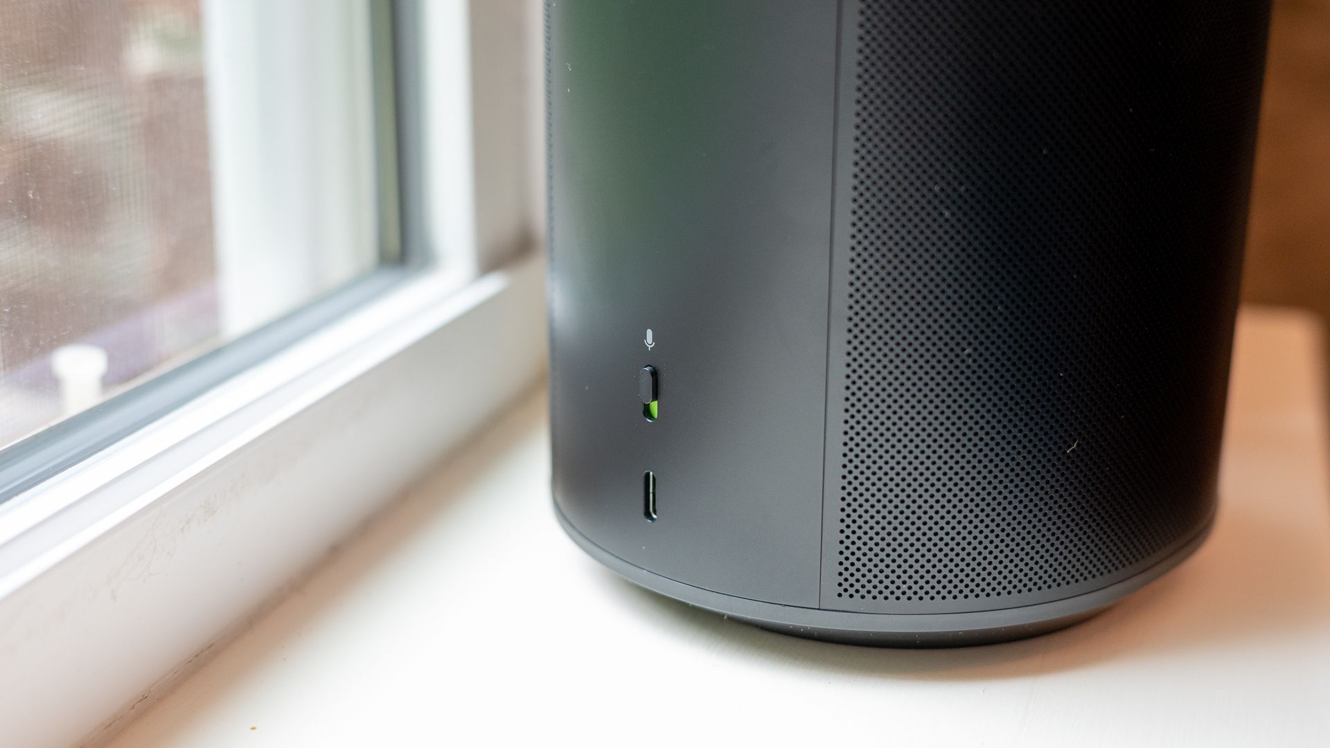 USB-C port and microphone mute switch on the back of the Sonos Era 100
