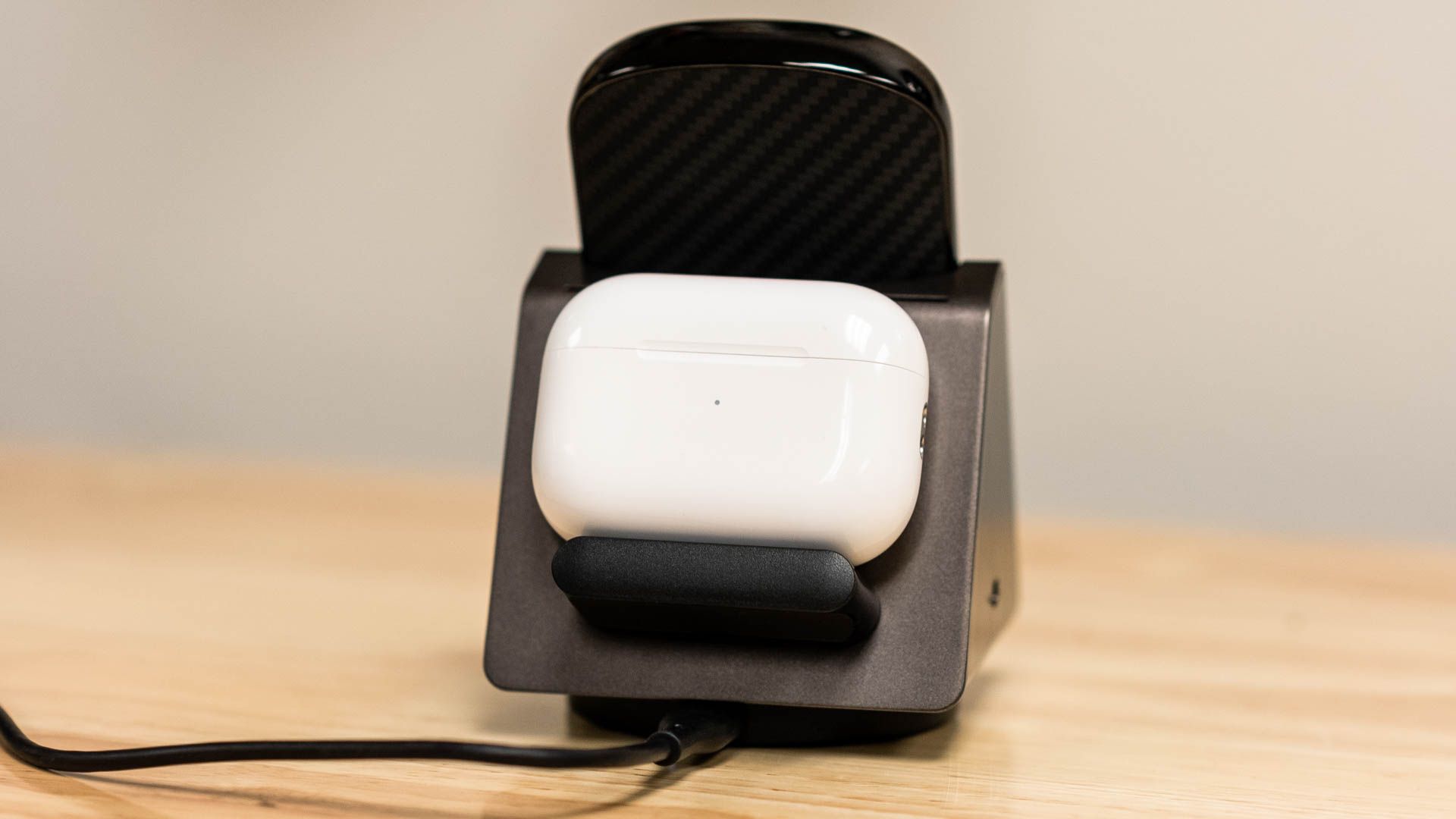 PITAKA MagEZ Slider 2 Review: An Apple-Friendly Charging Station