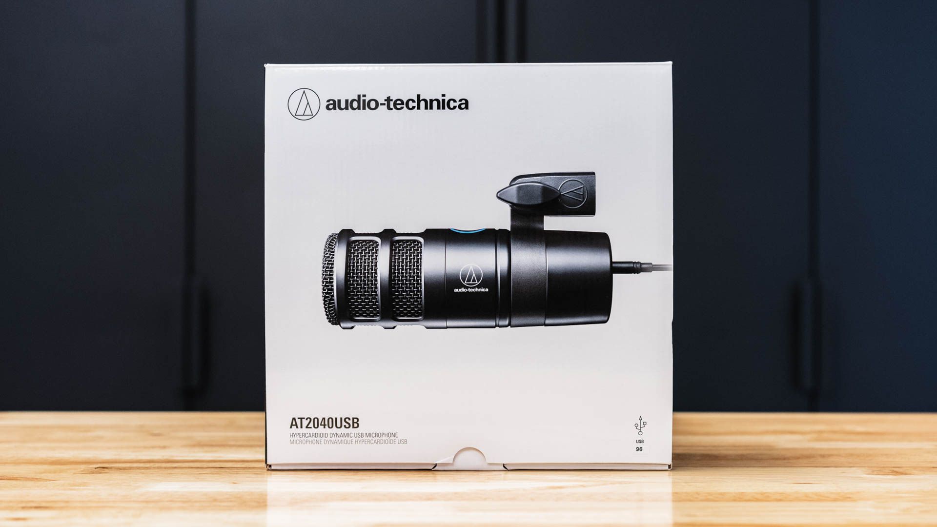 Packaging of the Audio-Technica AT2040USB Microphone