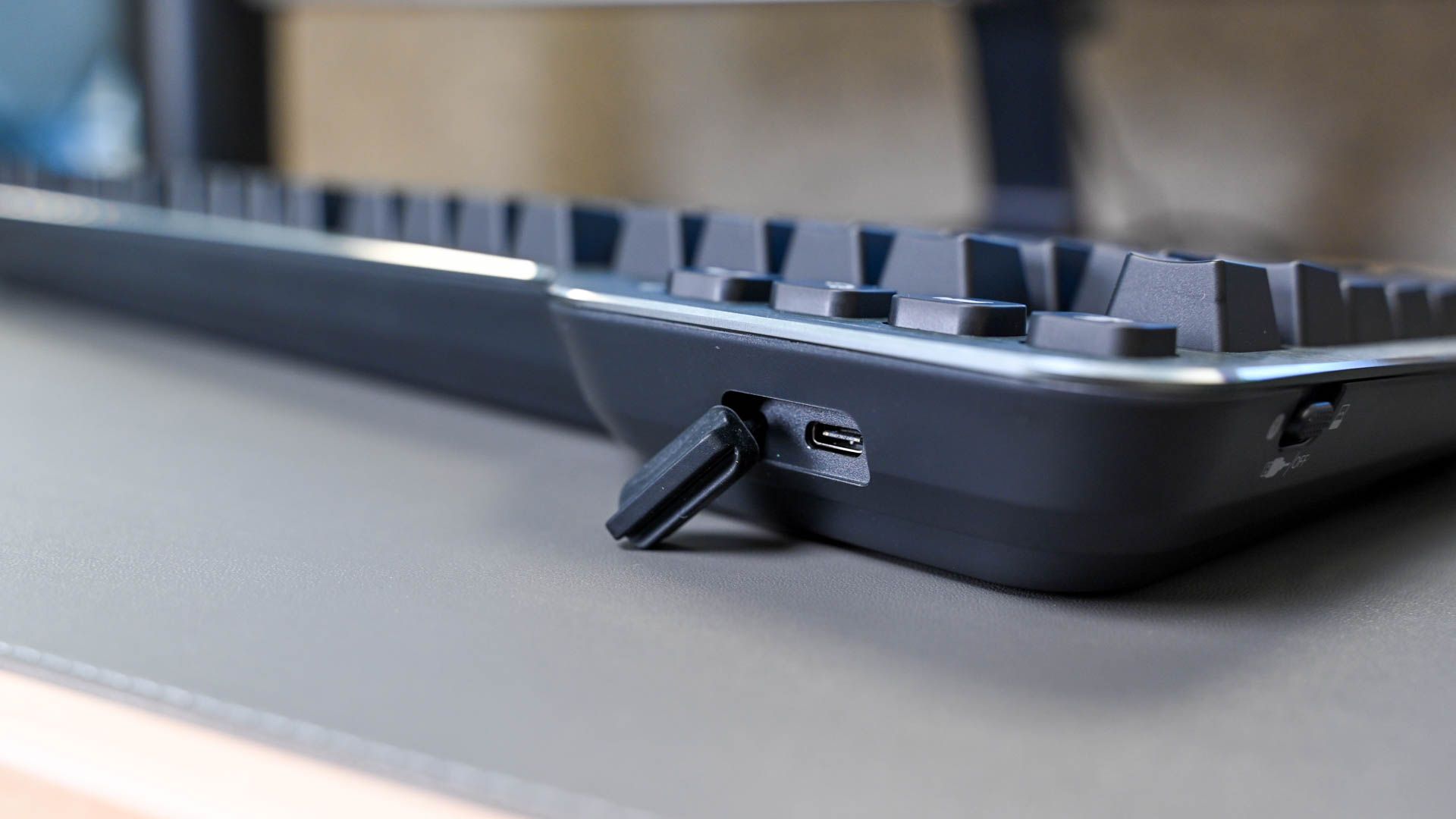 Kensington QuietType Pro keyboard showing the charging/wired USB-C port and three-position switch