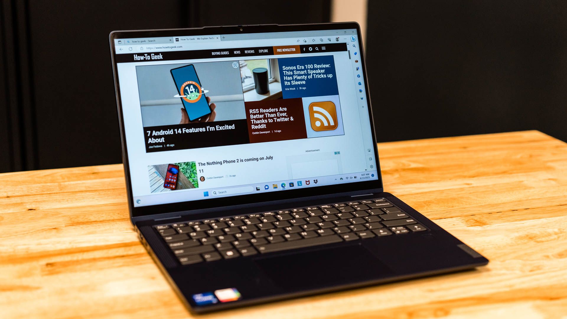 How To Geek open on the Lenovo Flex 5i 14 laptop