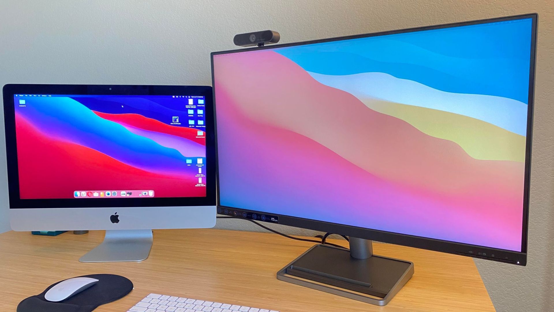 Comparison between Lenovo L32p-30 monitor and 27-inch retina iMac