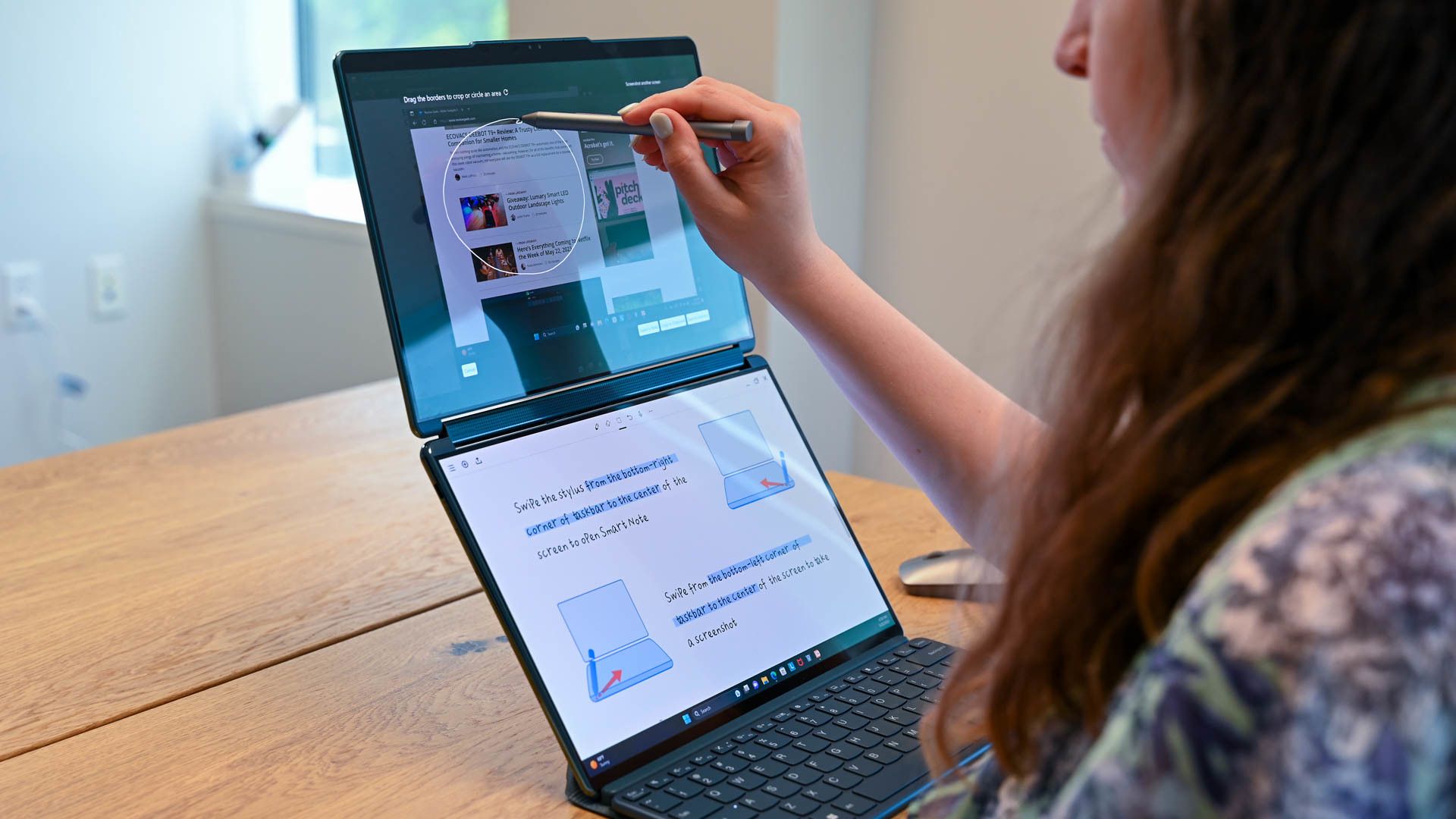 Person using Smart notes on the Lenovo Yoga Book 9i