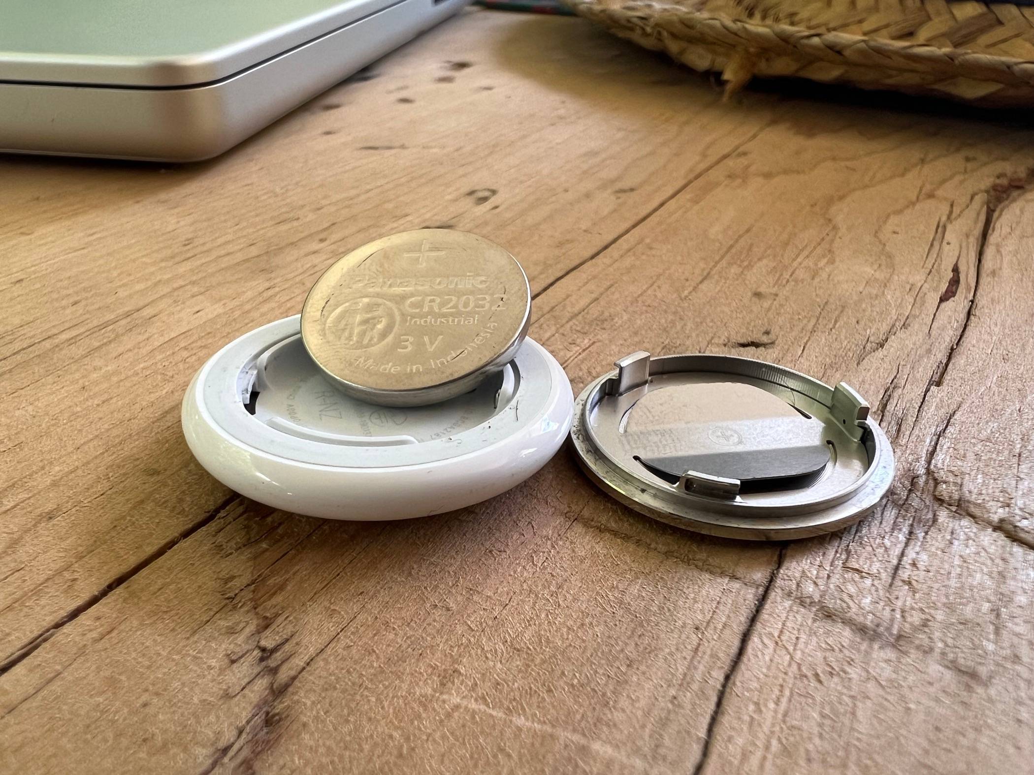 Étui Batterie AirTag 4 En 1 : Pratique Et Longue Durée ! Accroche, Magnétique, Colle Et Range - Jusqu'à 14x Plus D'autonomie Avec Piles AA