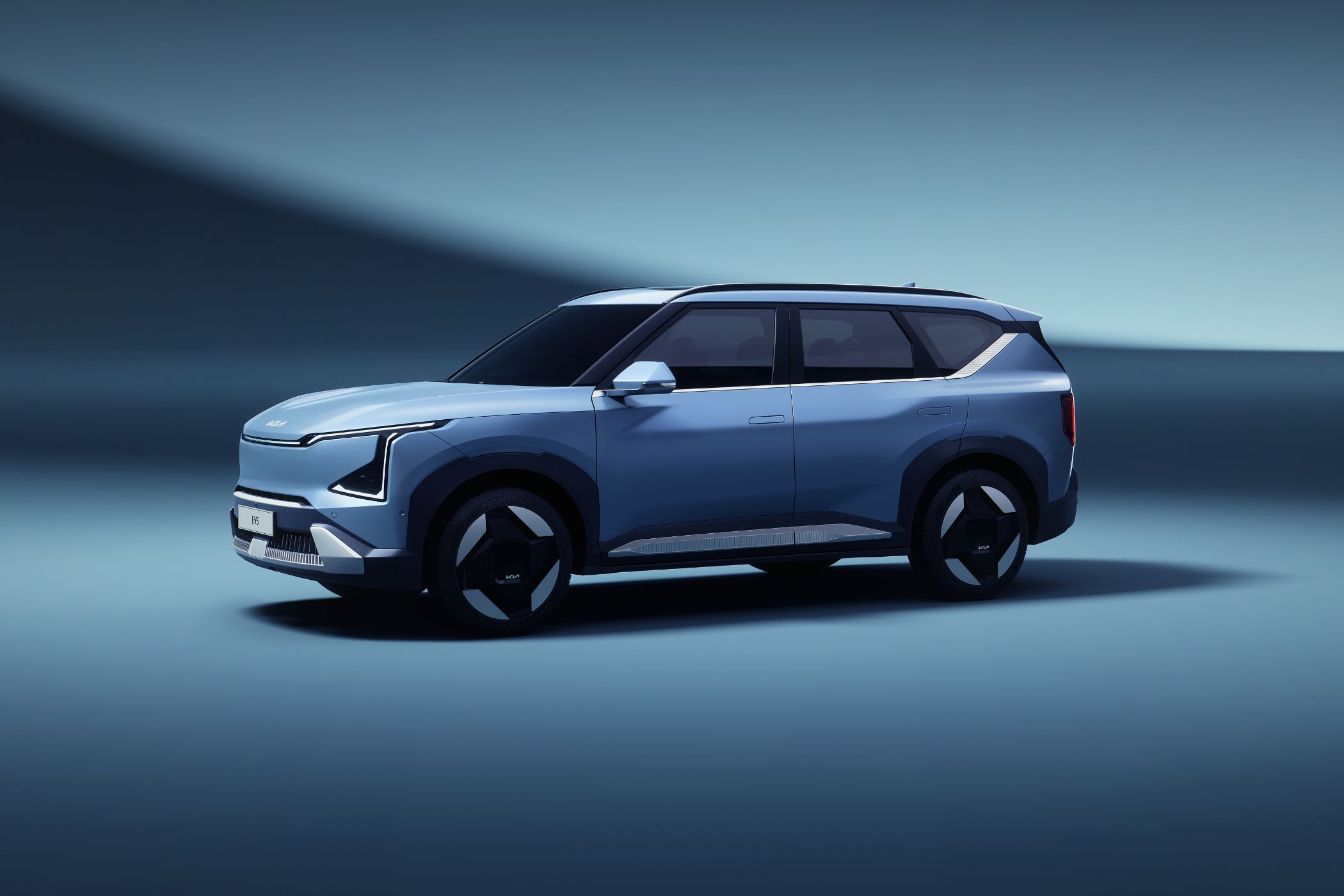 Introducing the Elegant, Space-Saving EV5 – Kia’s Latest Electrifying Crossover Compact SUV