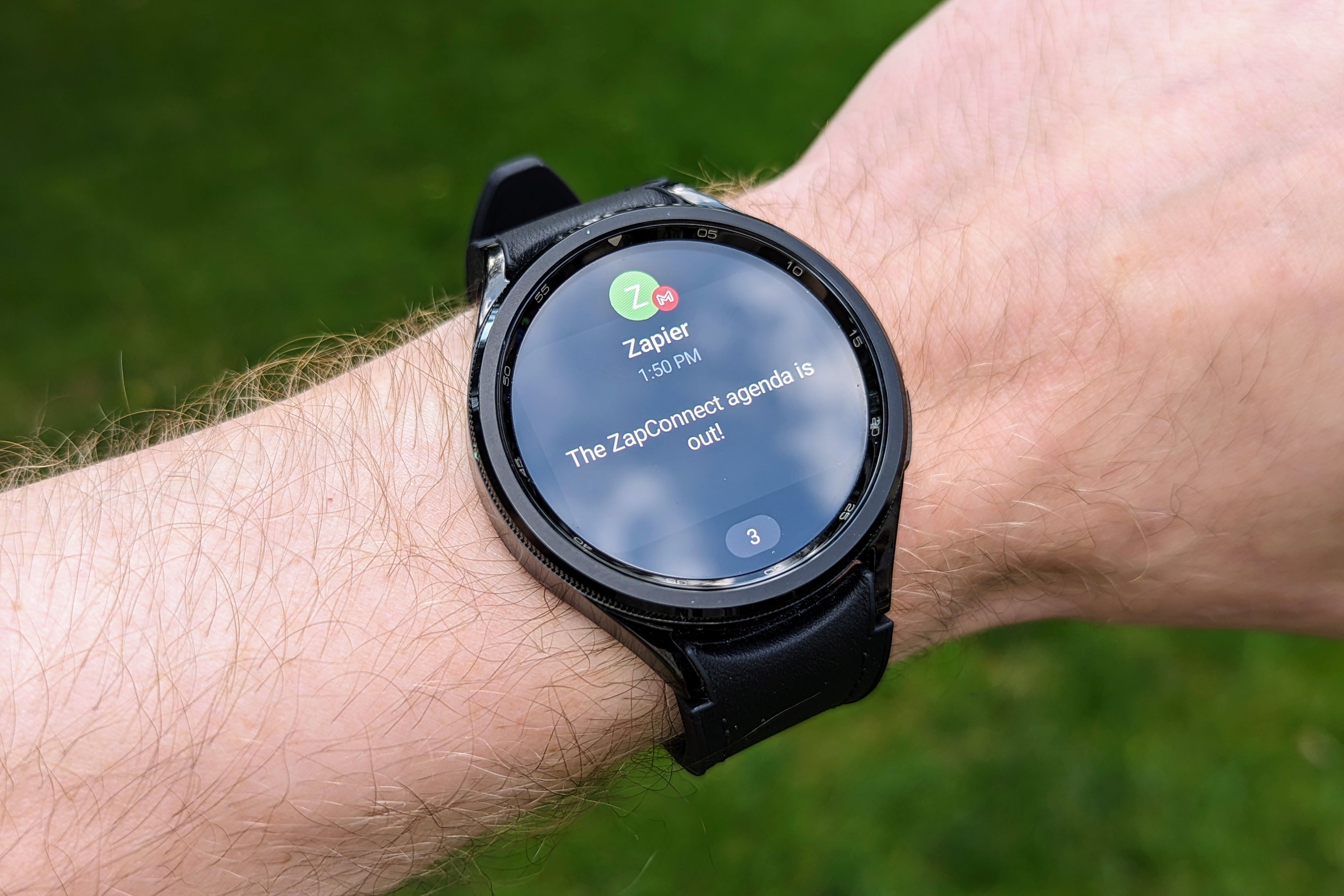 Samsung Galaxy Watch 6 Classic email notification.