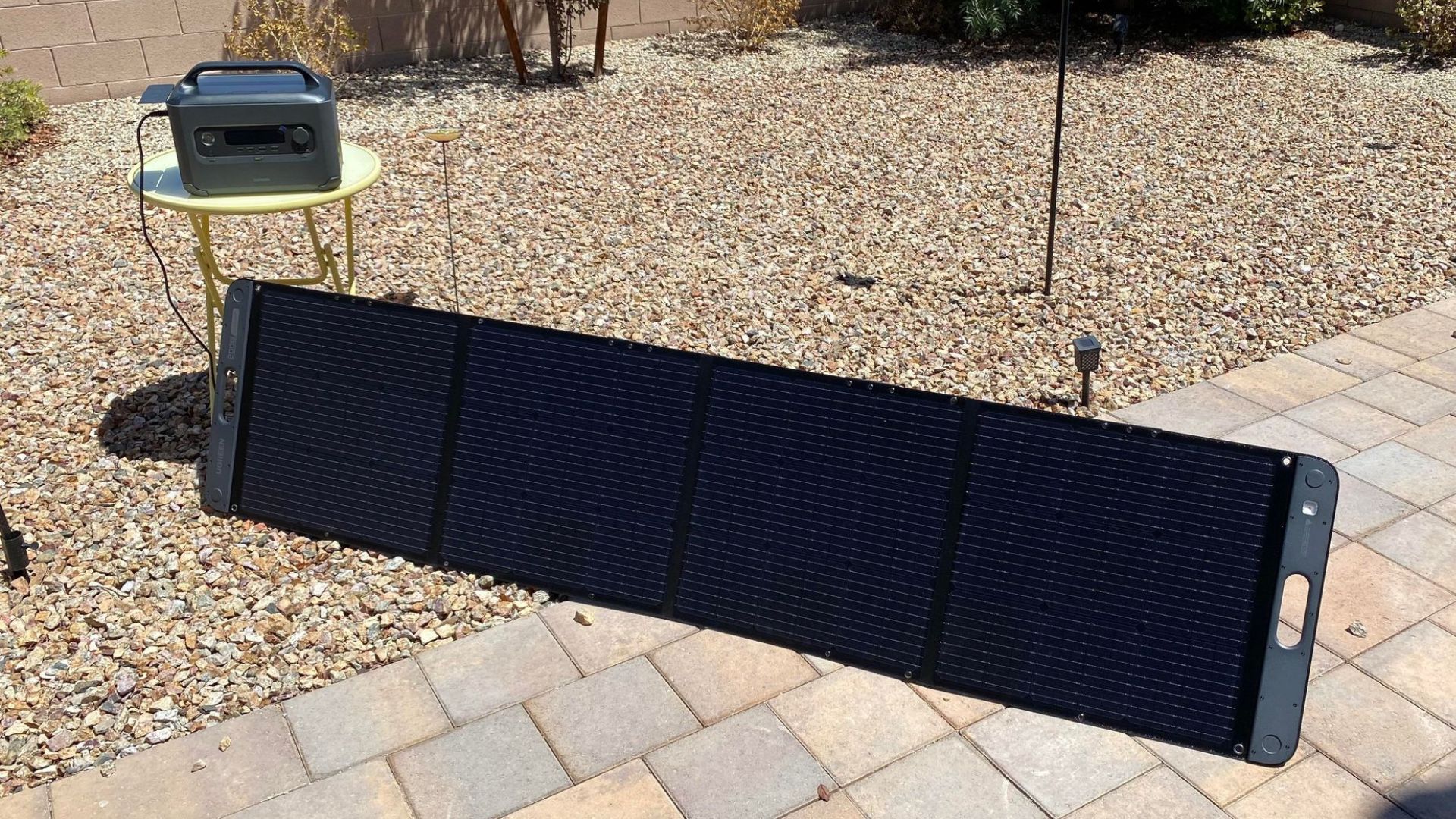 UGREEN Power Roam 1200 Solar Plugged In