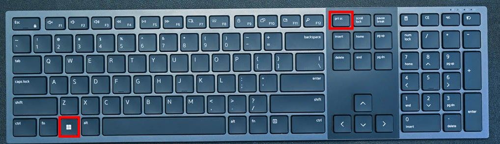 A keyboard with the Windows Key and Print Screen buttons highlighted. 