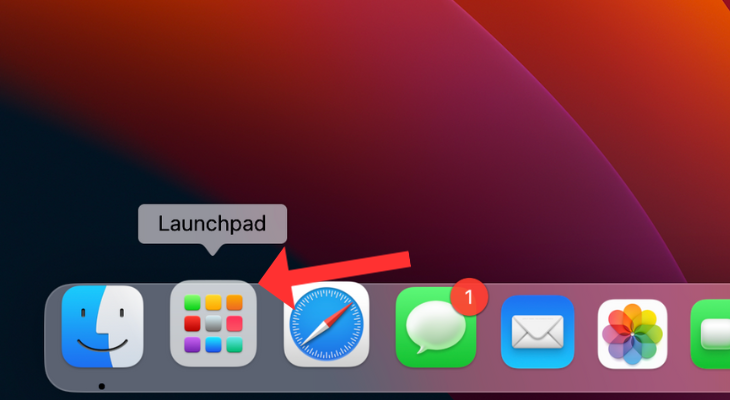 MacBook&rsquo;s Dock with an arrow next to the Launchpad app