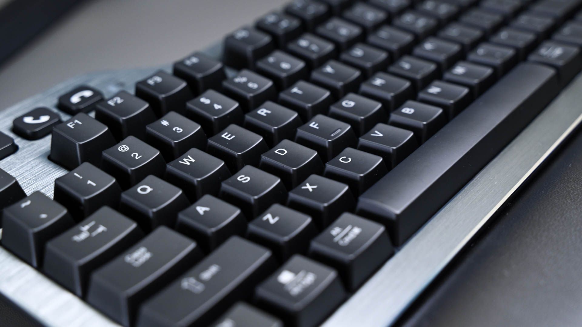 A close up of the keys on the Kensington QuietType Pro Silent Wireless Mechanical Keyboard