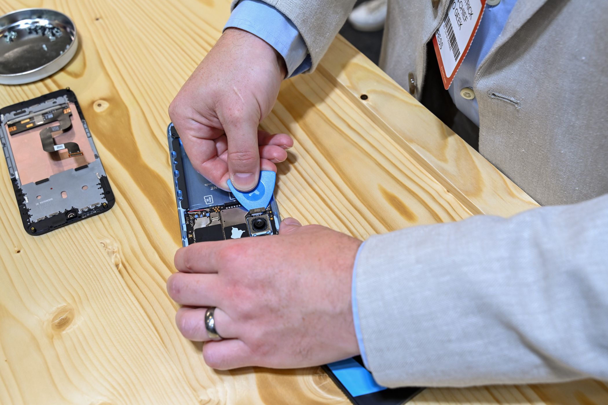 Person changing Fairphone components at IFA 2023
