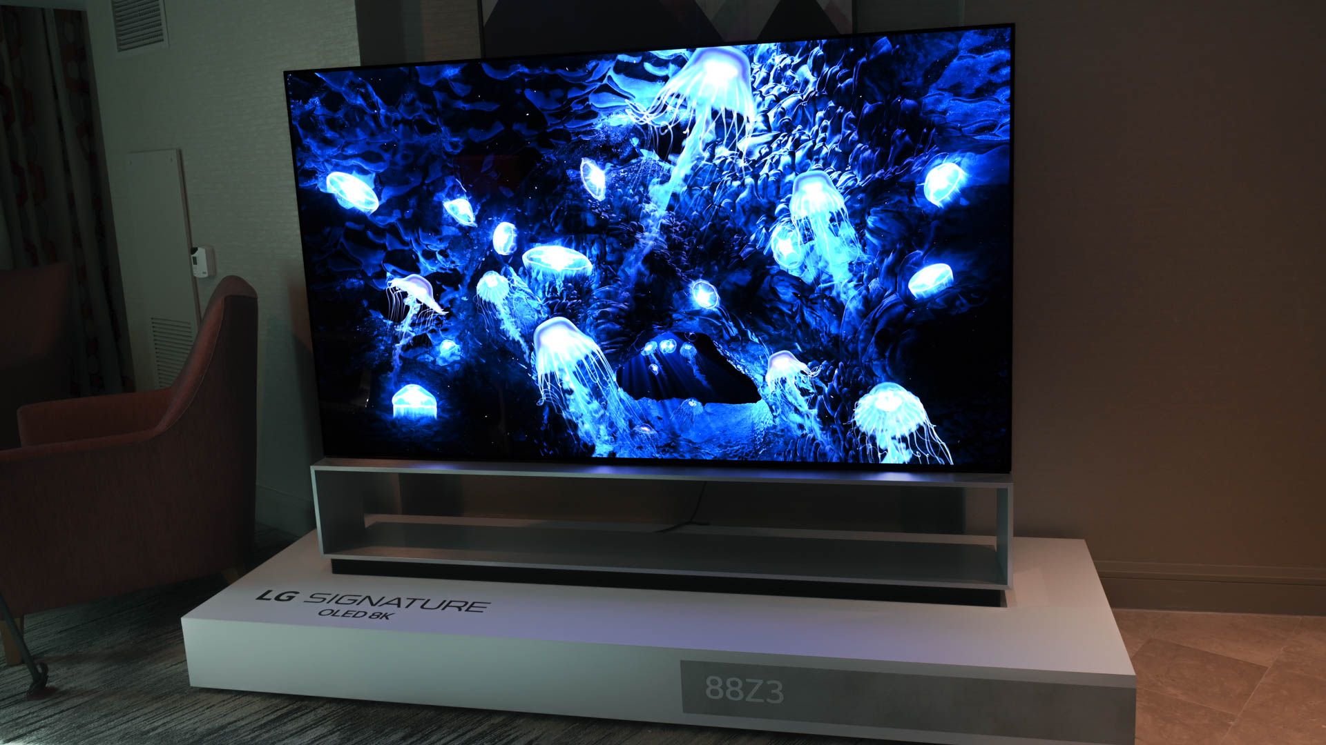 LG Signature 8K OLED TV z3