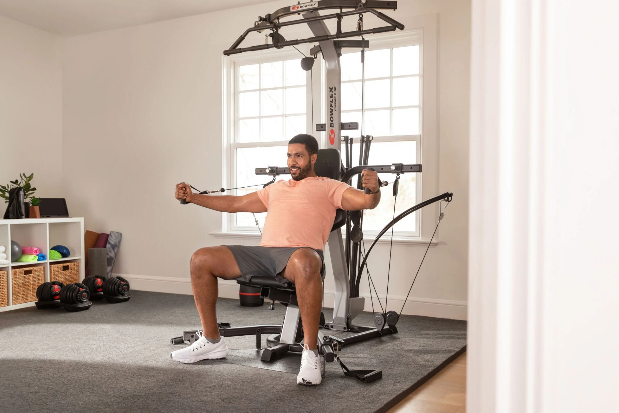 man working out on bowflex extreme 2se home gym