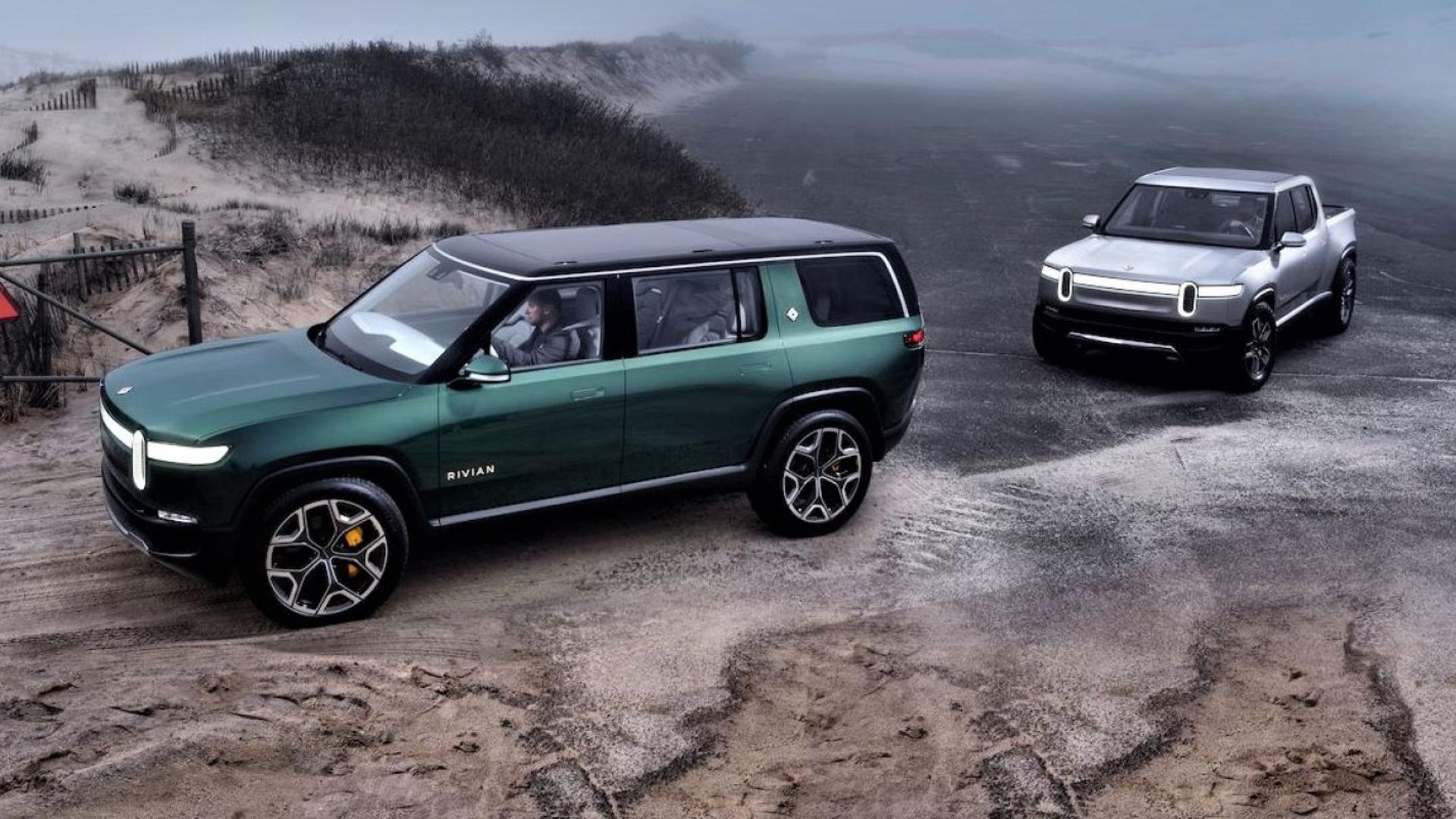 Rivian R1S and R1T off-road driving. 