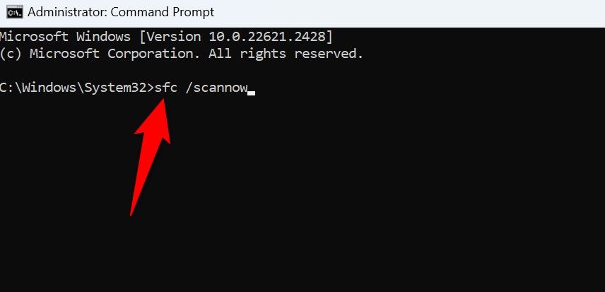 'sfc /scannow' highlighted in Command Prompt.
