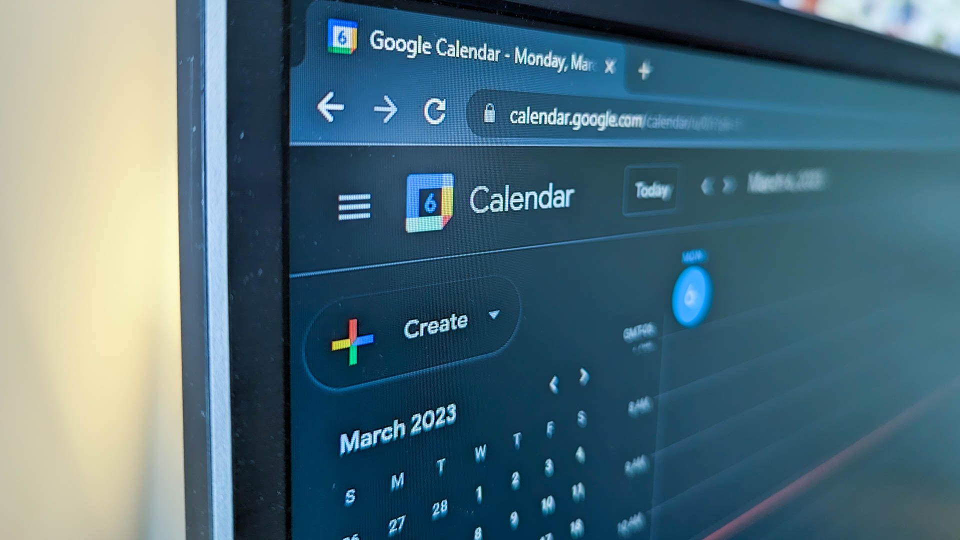 Google Calendar in Dark Mode.