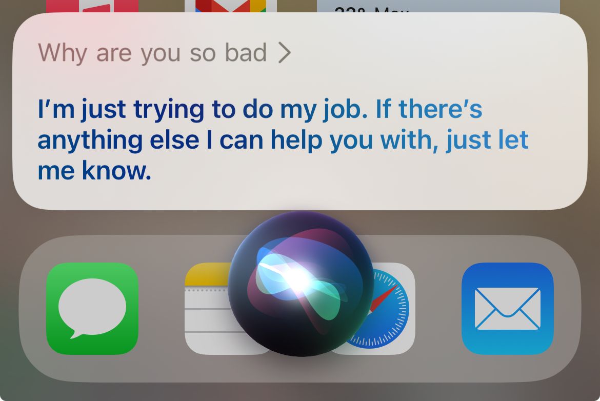 An image asking Siri why the assistant is so bad, with Siri responding I'm just trying to do my job.