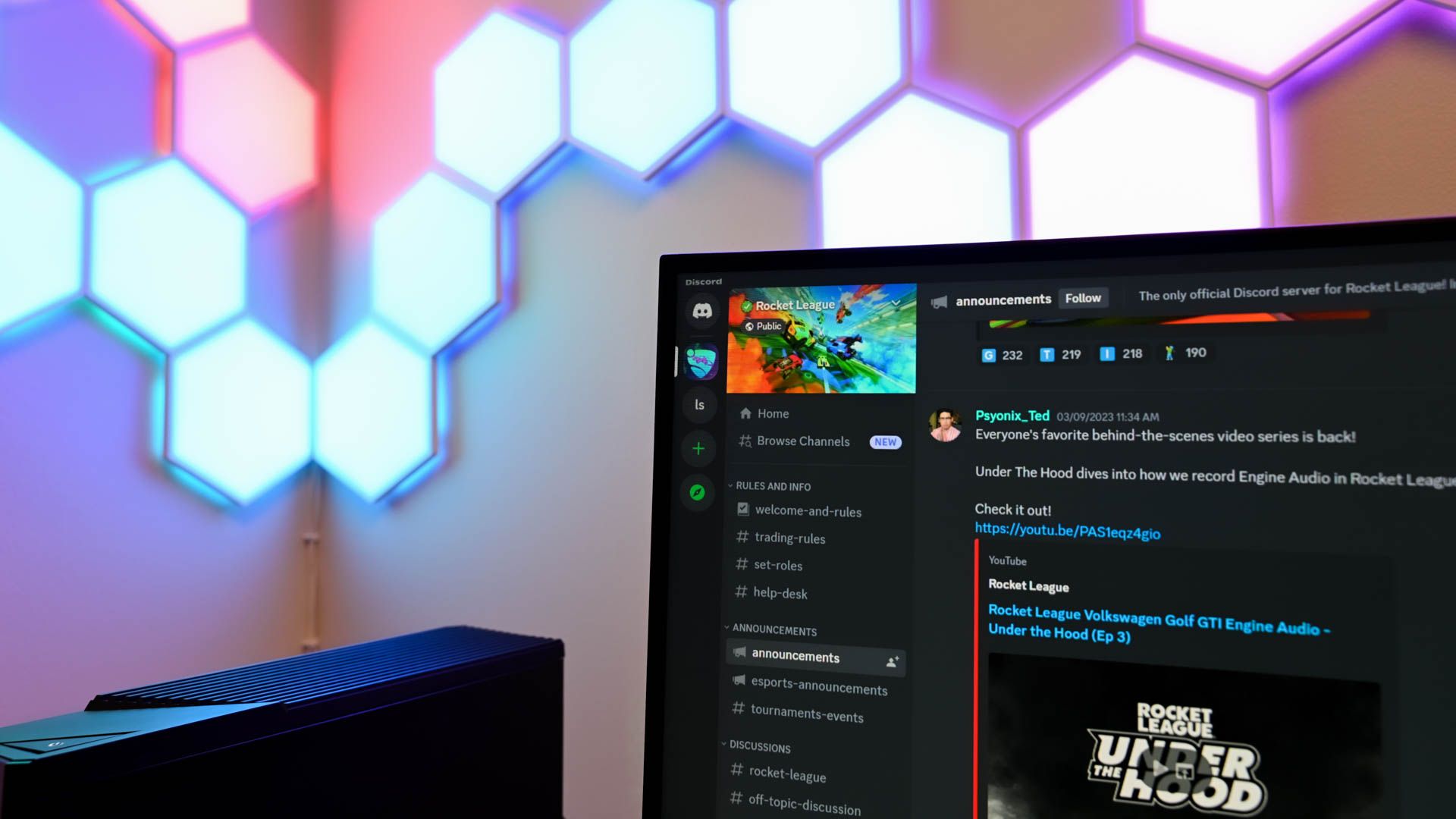 Discord visible on a PC screen. 