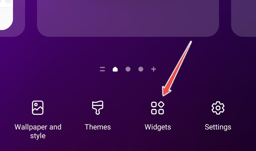 Home screen widgets menu on Samsung.