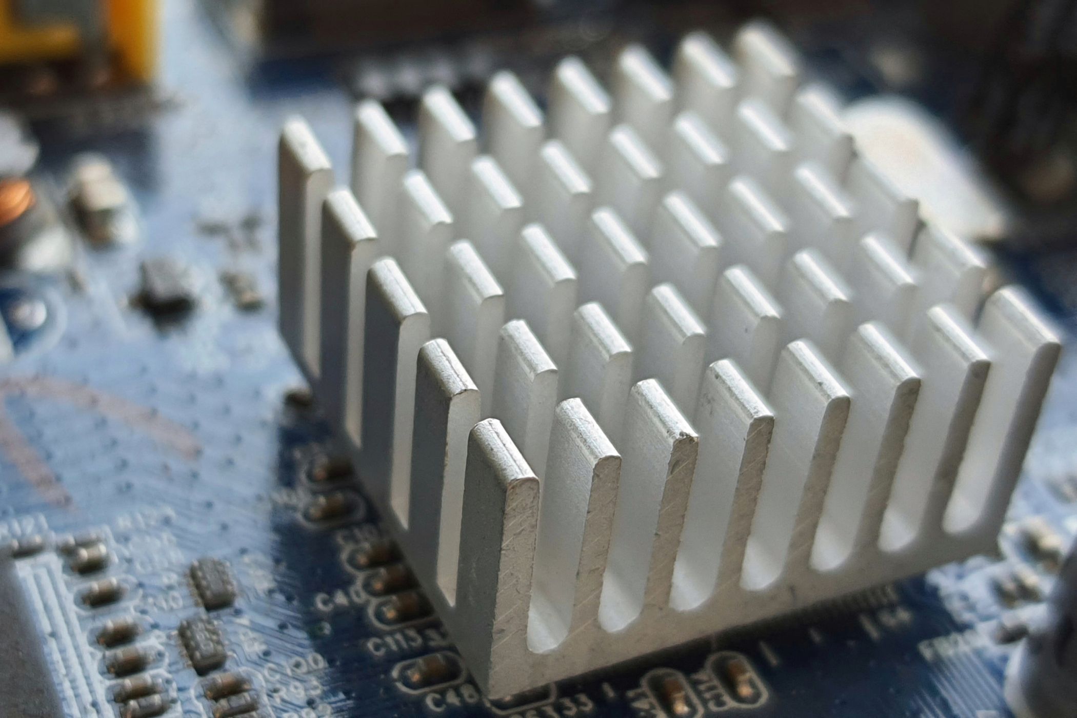 A close-up image of an aluminum heatsink mounted on a motherboard.