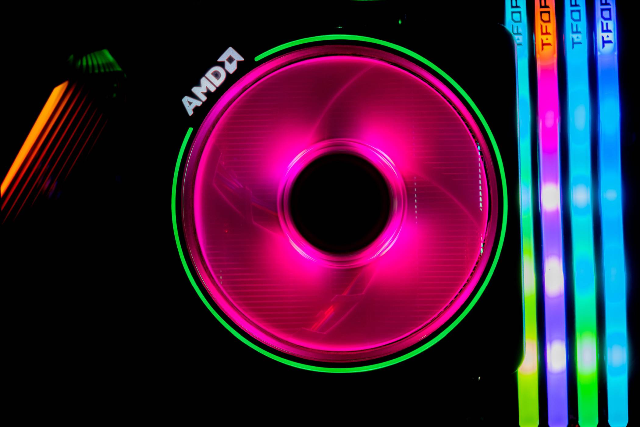 AMD Wraith Prism RGB CPU Cooler - RGB Illumination For AMD Ryzen Processors