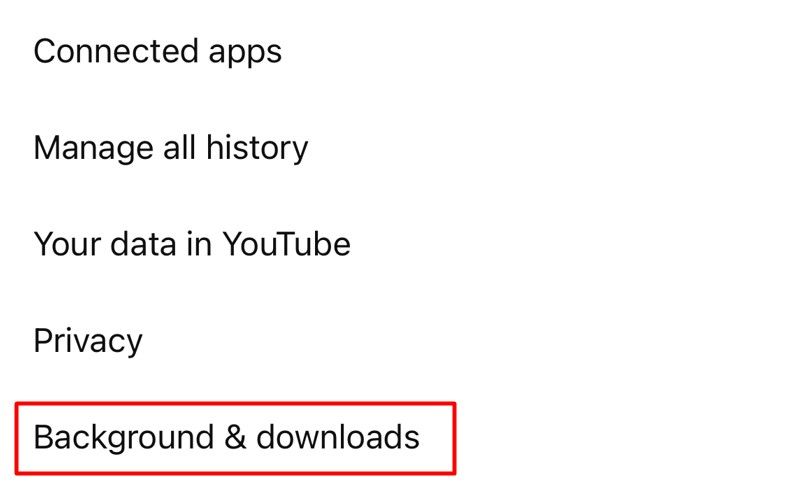 YouTube iPhone 应用程序上的背景和下载选项。
