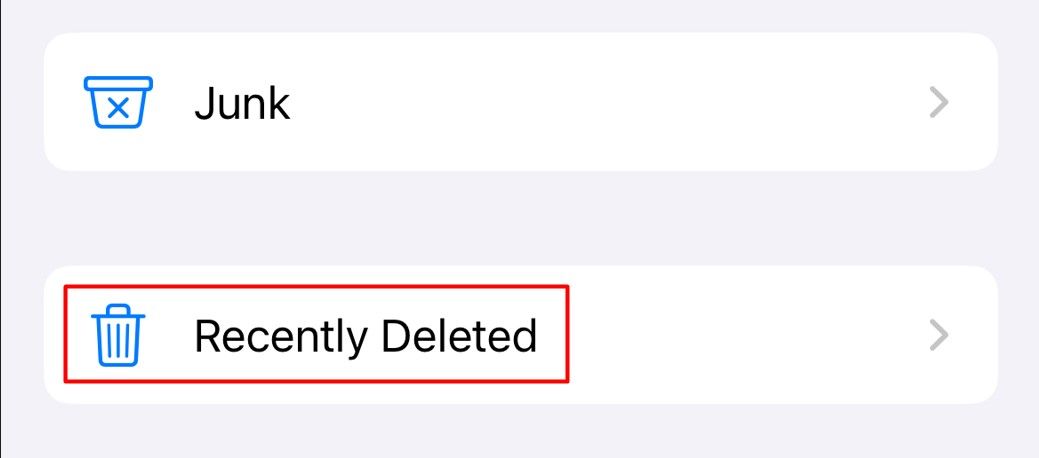 Recently Deleted folder in the iPhone Messages app.
