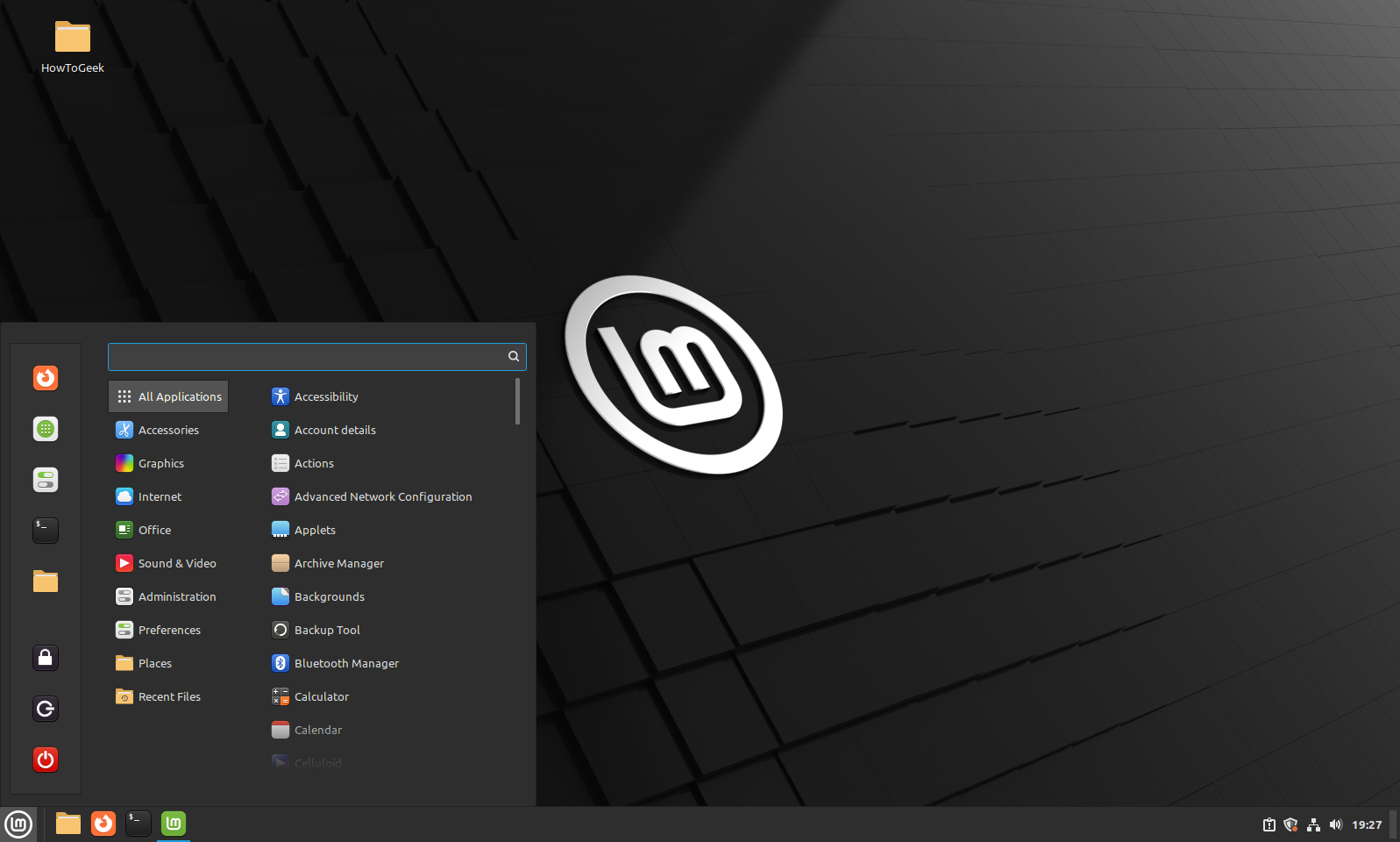 Linux Mint Desktop Overview.
