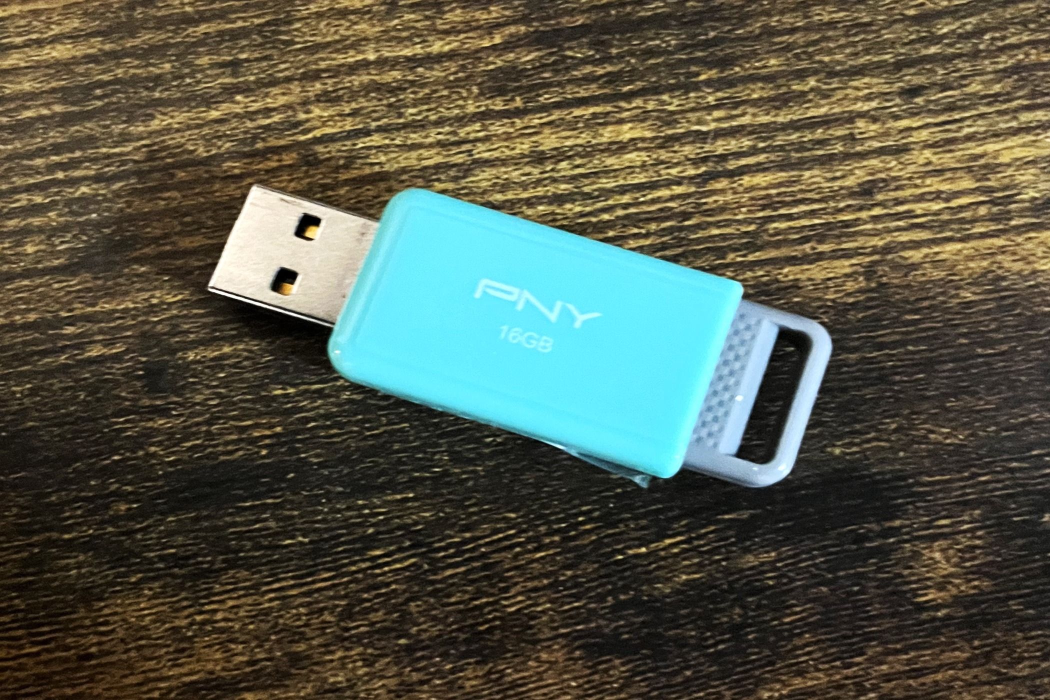 A USB flash drive with a boostable Linux image file loaded on it.
