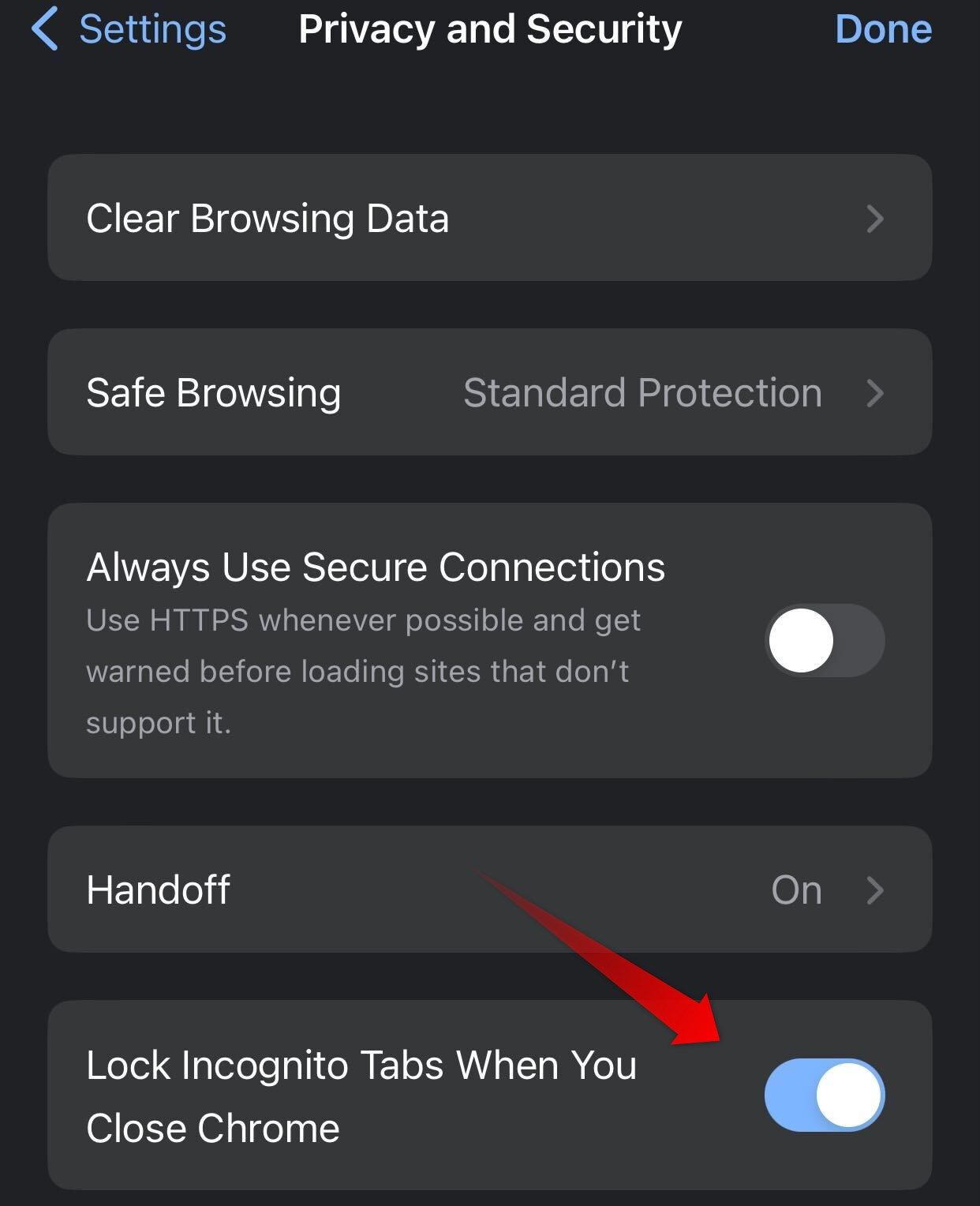 Turning on the lock incognito tabs feature in Chrome for iPhone.
