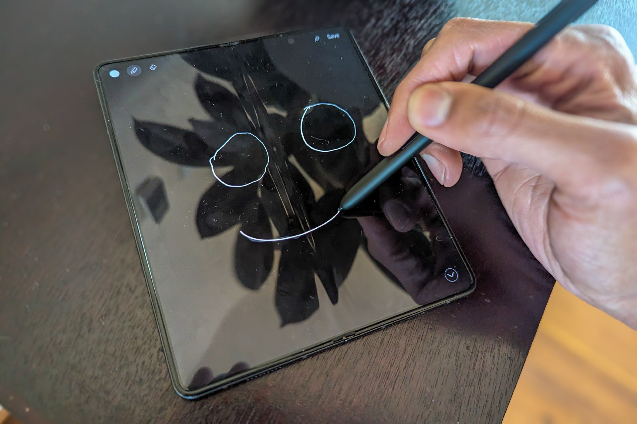 Drawing a doodle on the Samsung Galaxy Z Fold 5