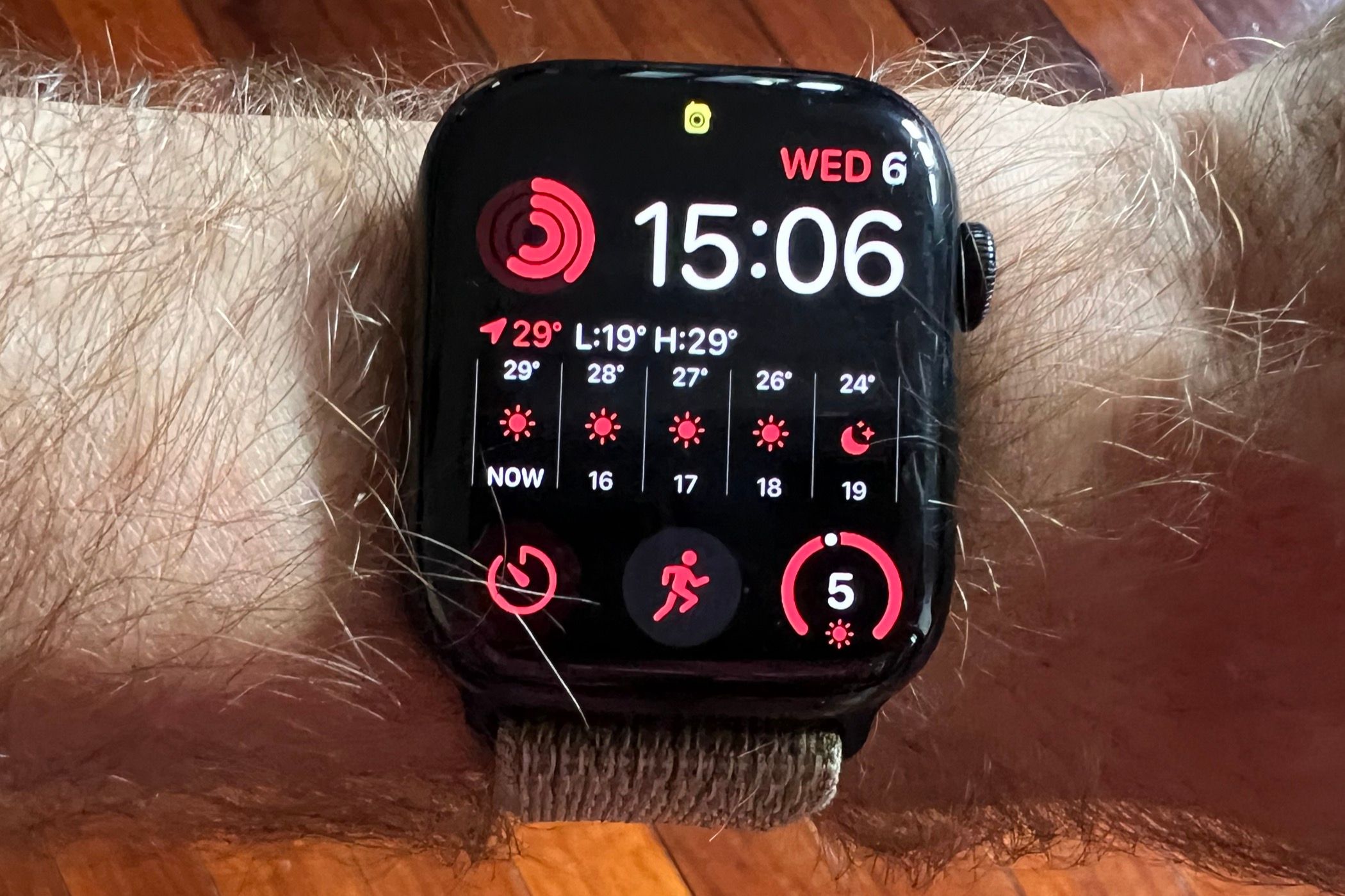 Apple Watch Series 8 with a 'Modular' watch face.