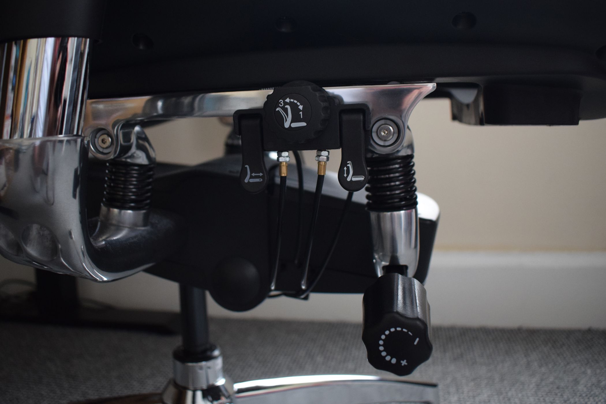The Sihoo Doro S300 s Controls