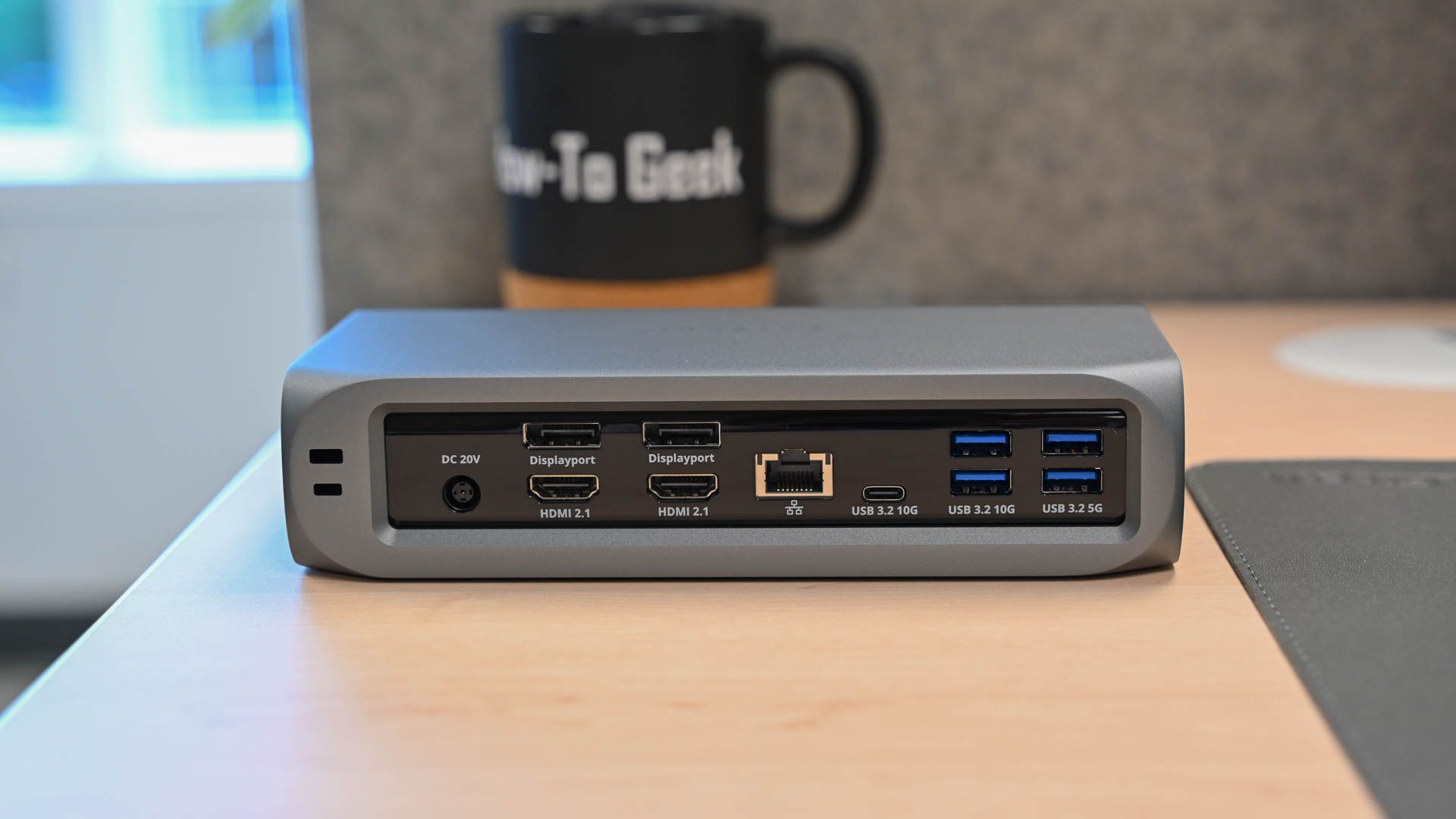 Порты на задней панели док-станции Satechi Thunderbolt 4 Multimedia Pro.