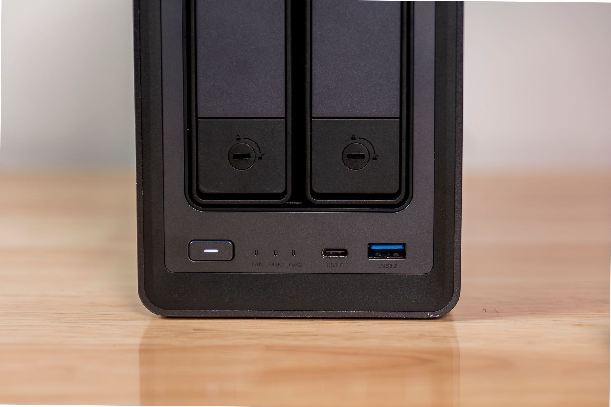 Close up of the front ports on the Ugreen DXP2800 NAS.