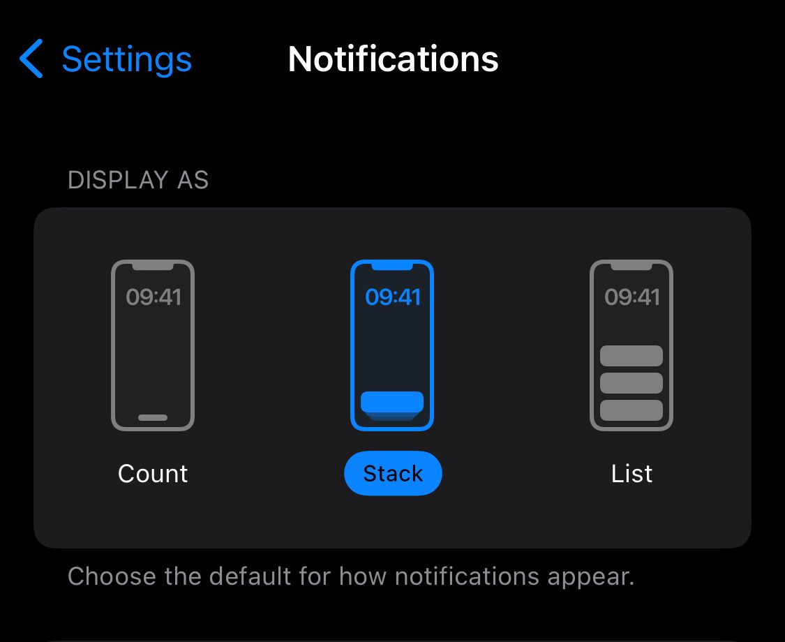 Selecting one of the three notification display styles on an iPhone Lock Screen.