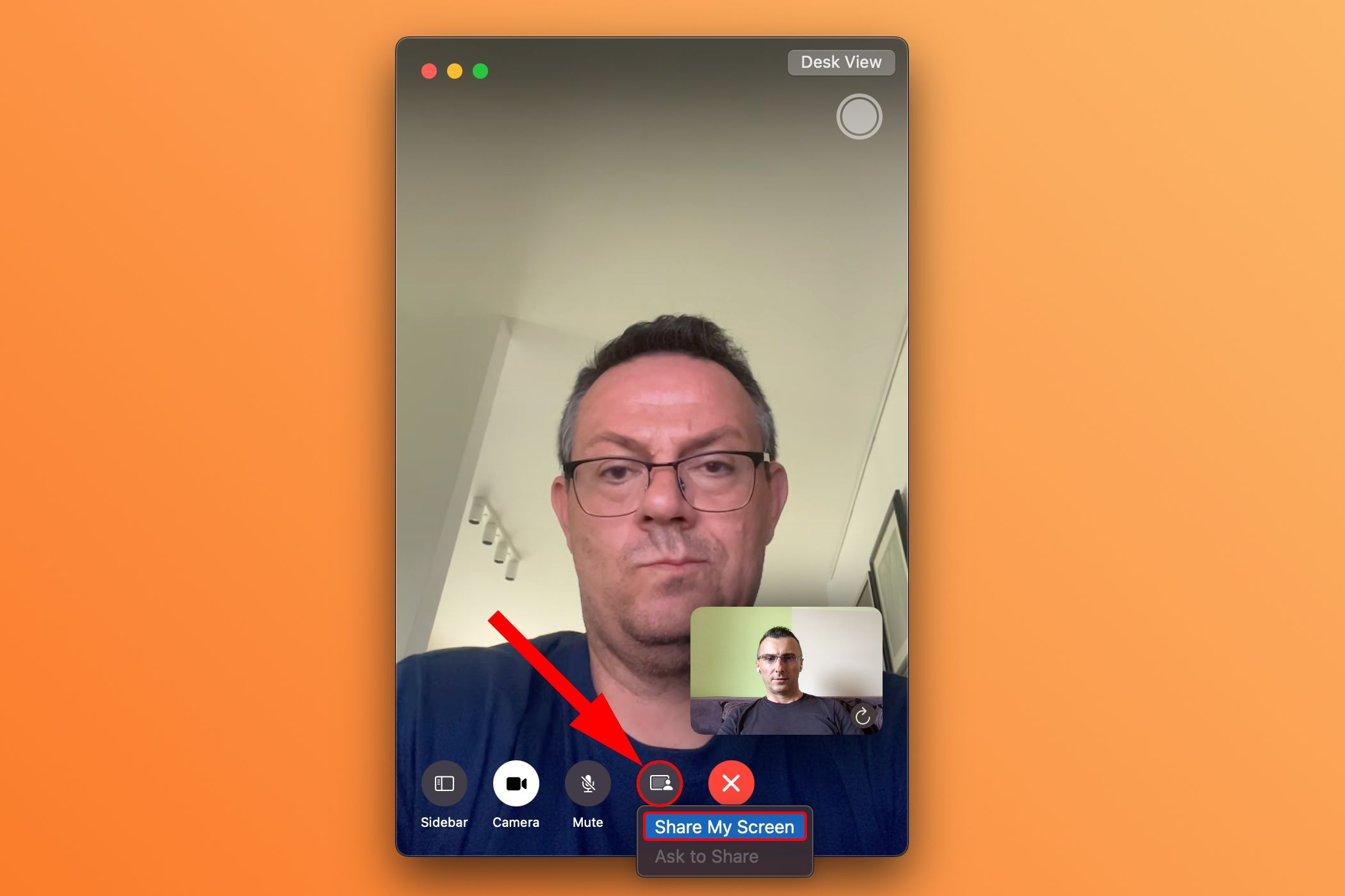 Choosing the screen sharing option during a FaceTime video call on a Mac.