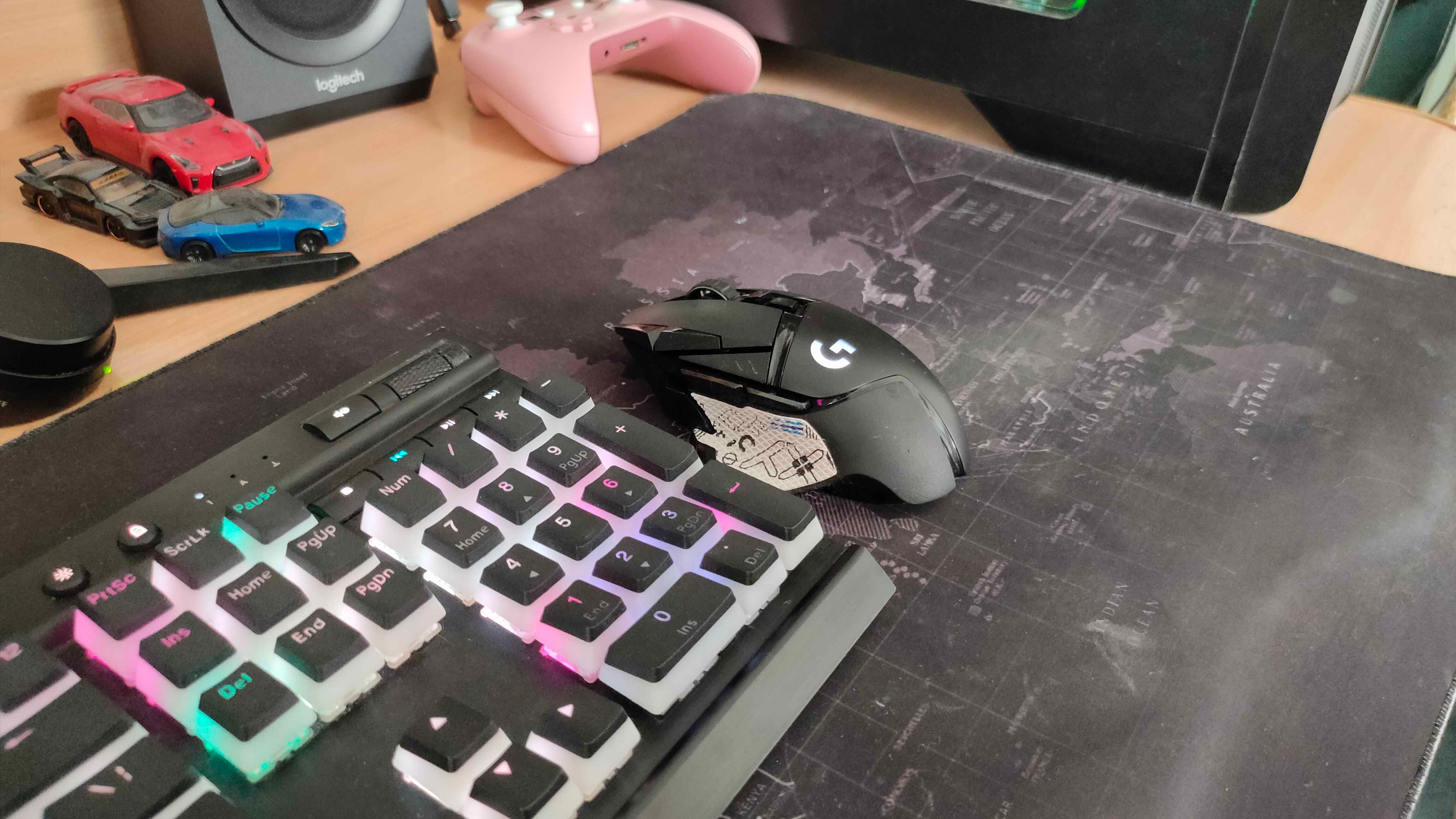 Image of Keyboard and Mouse of a Deskpad.