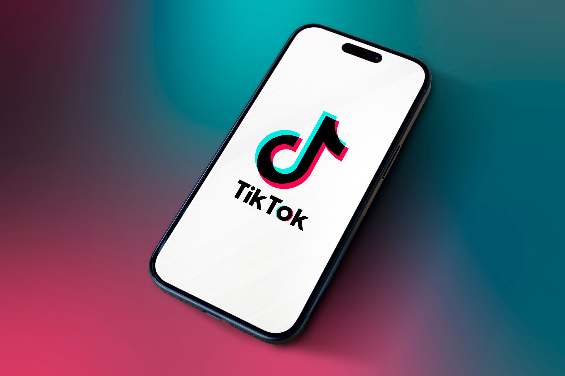 Discover New Ways to Connect on TikTok with Innovative Group Chat Functionality & Trendy Emoji Stickers