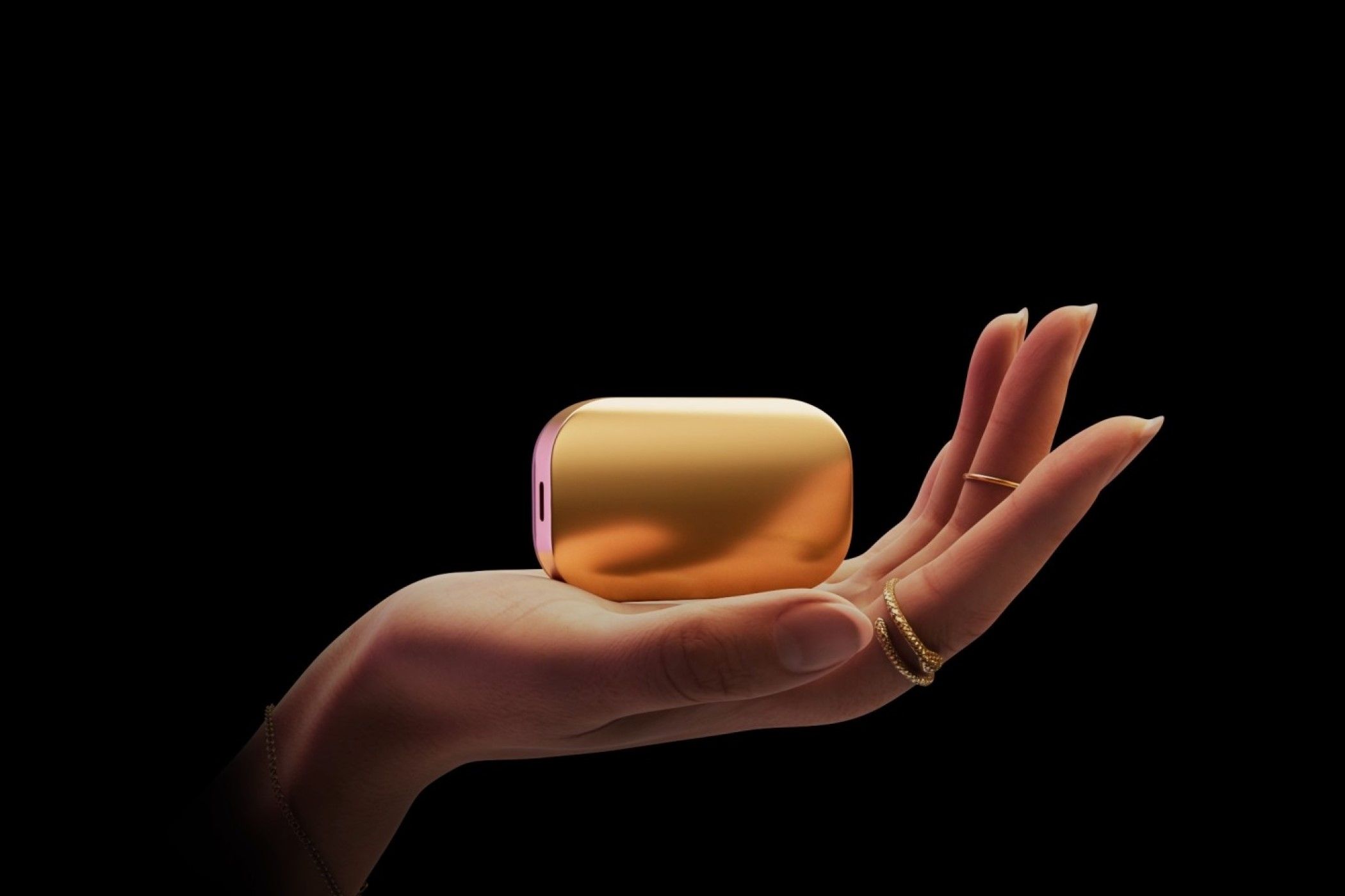 SK Hynix Beetle X31 tucked on top of a palm of a hand.