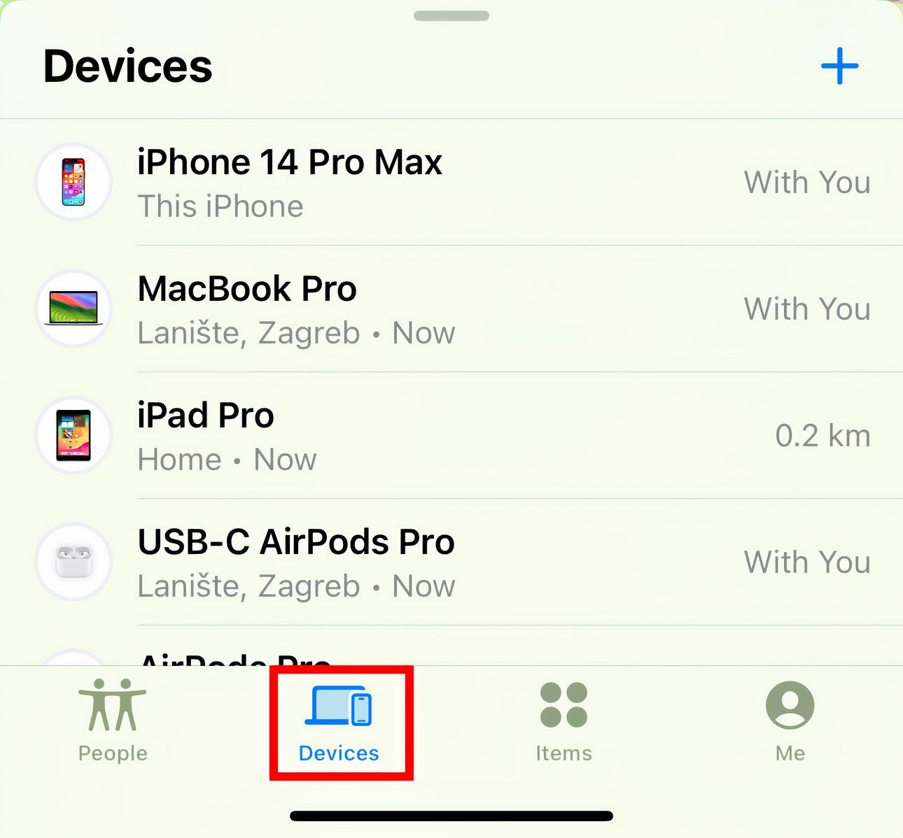 Apple devices listed under the Devices tab of the iPhone's Find My app.