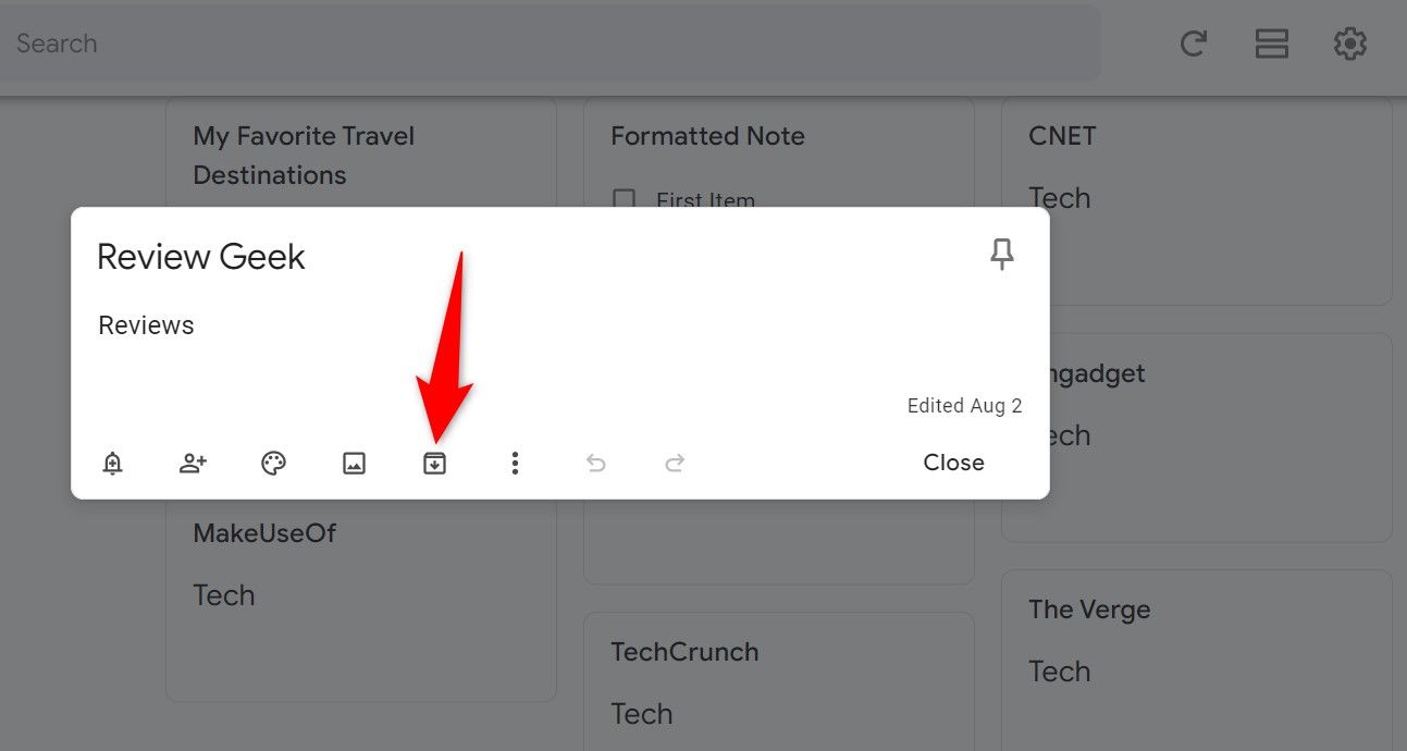 The Archive icon is highlighted for a note in Google Keep.