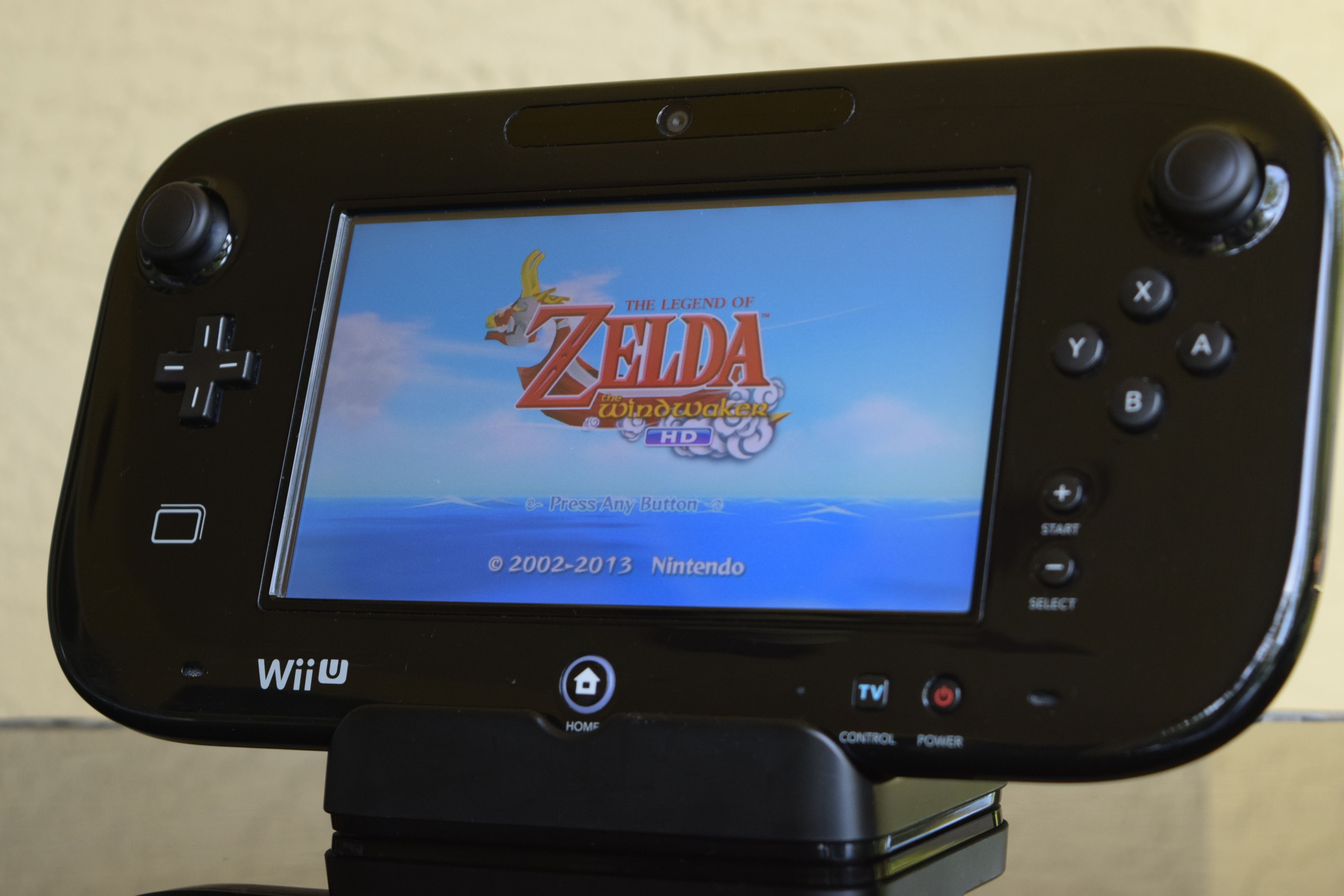 A Wii U GamePad with The Legend of Zelda: Wind Waker HD playing.