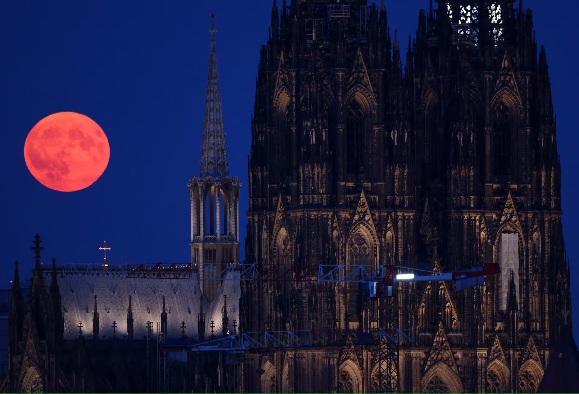 This week's blue supermoon in Cologne.