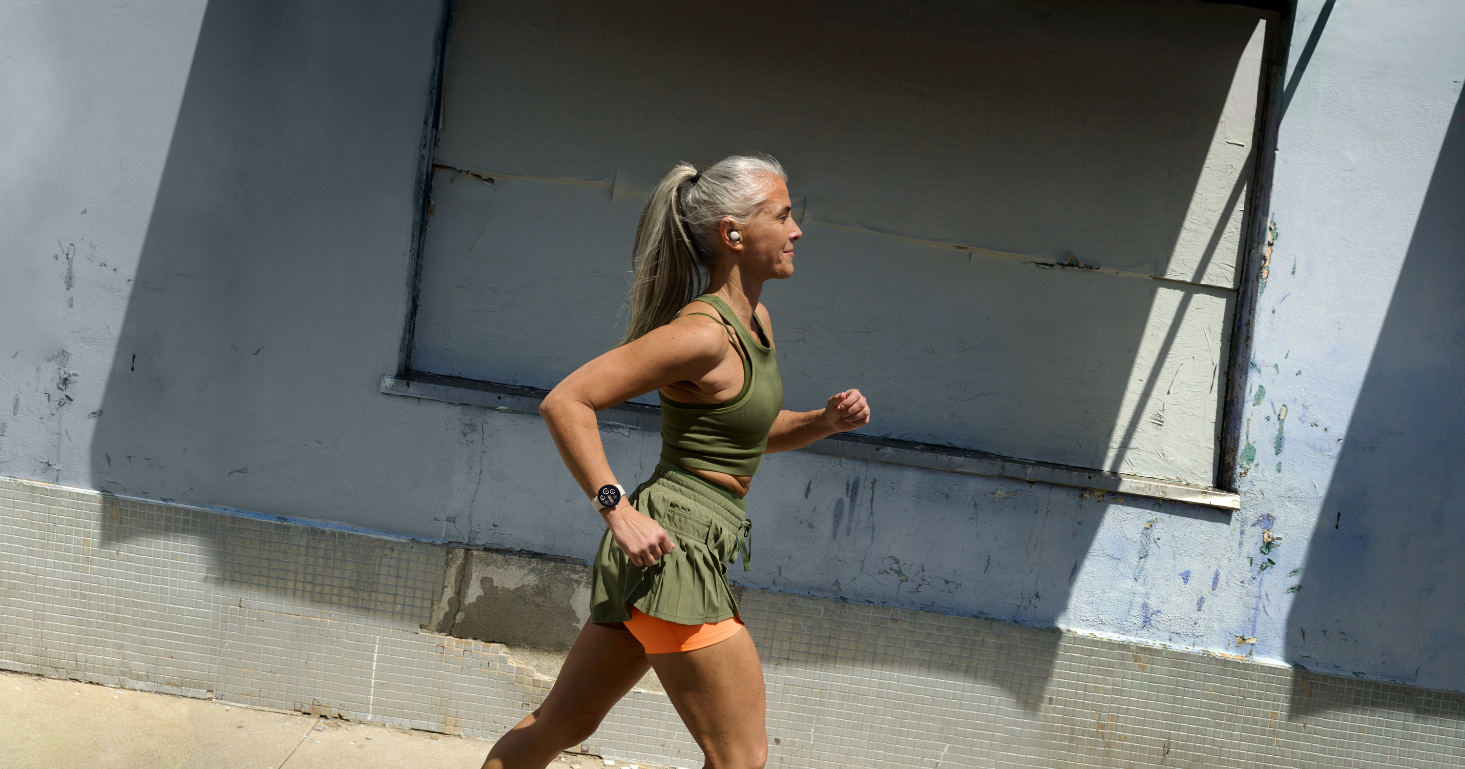 Woman running with Pixel Watch 3 and Active Porcelain Band