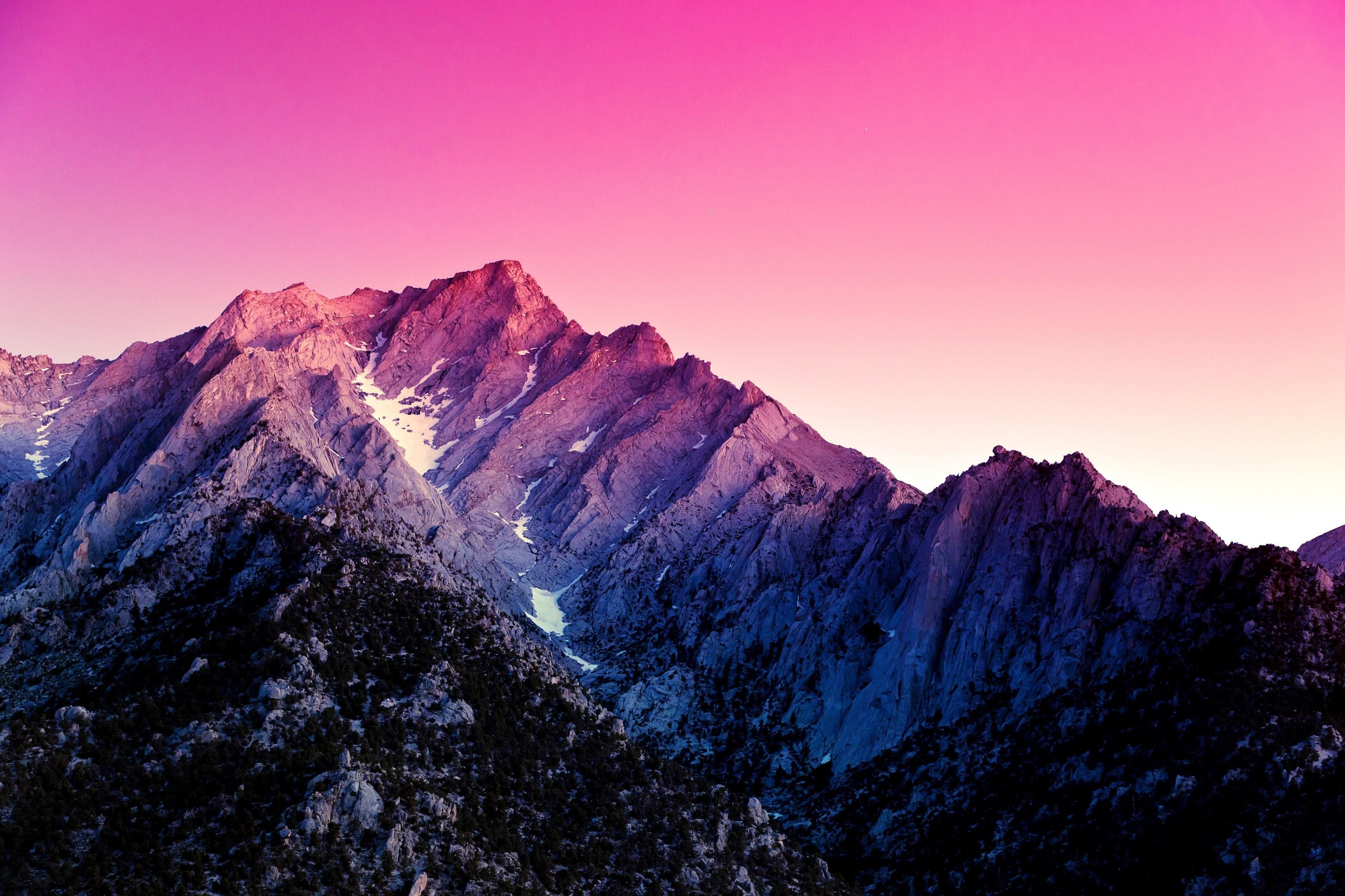 The Nexus 5 Pink Mountains wallpaper.