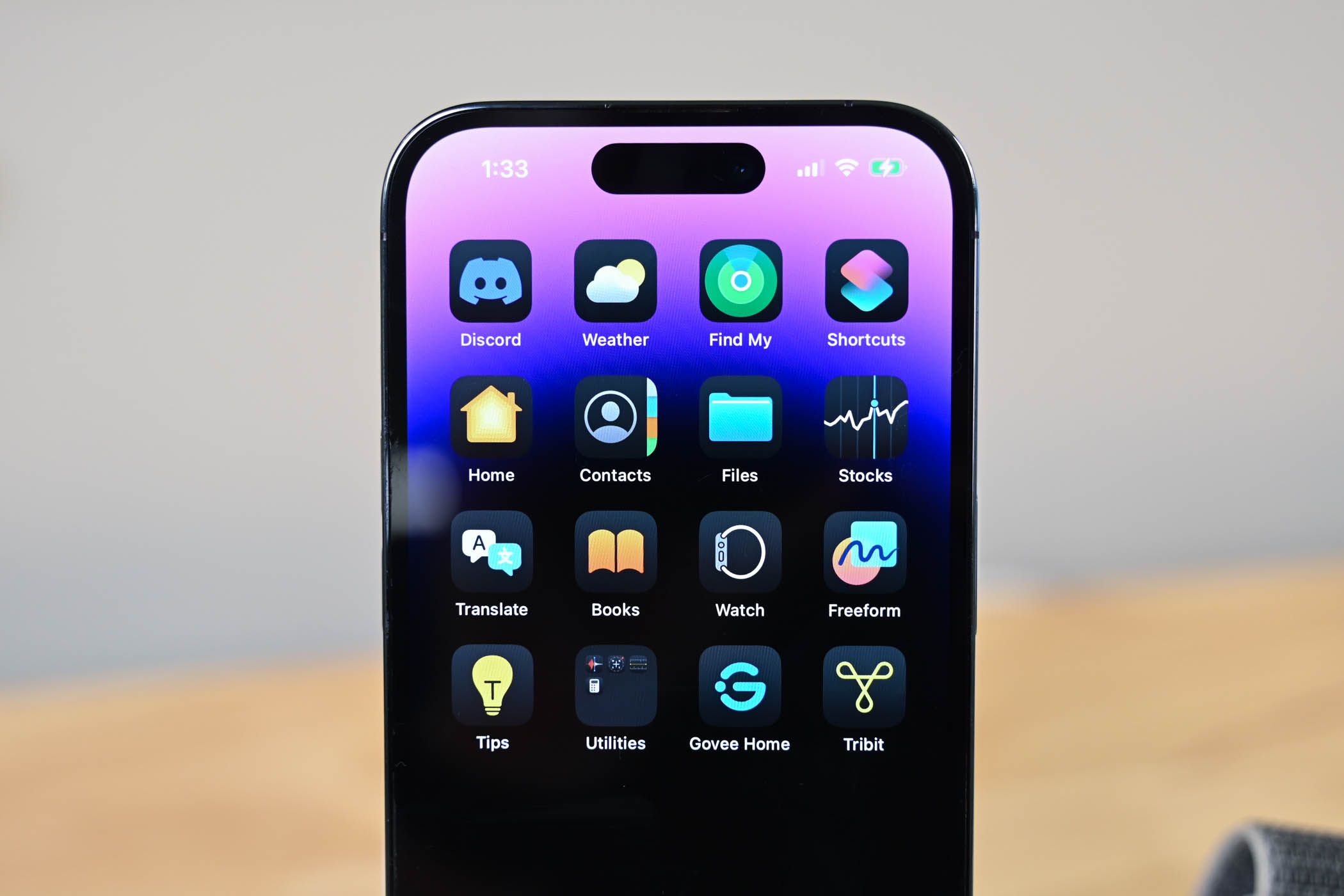 Do You Use Your iPhone in Light or Dark Mode (or Both)?